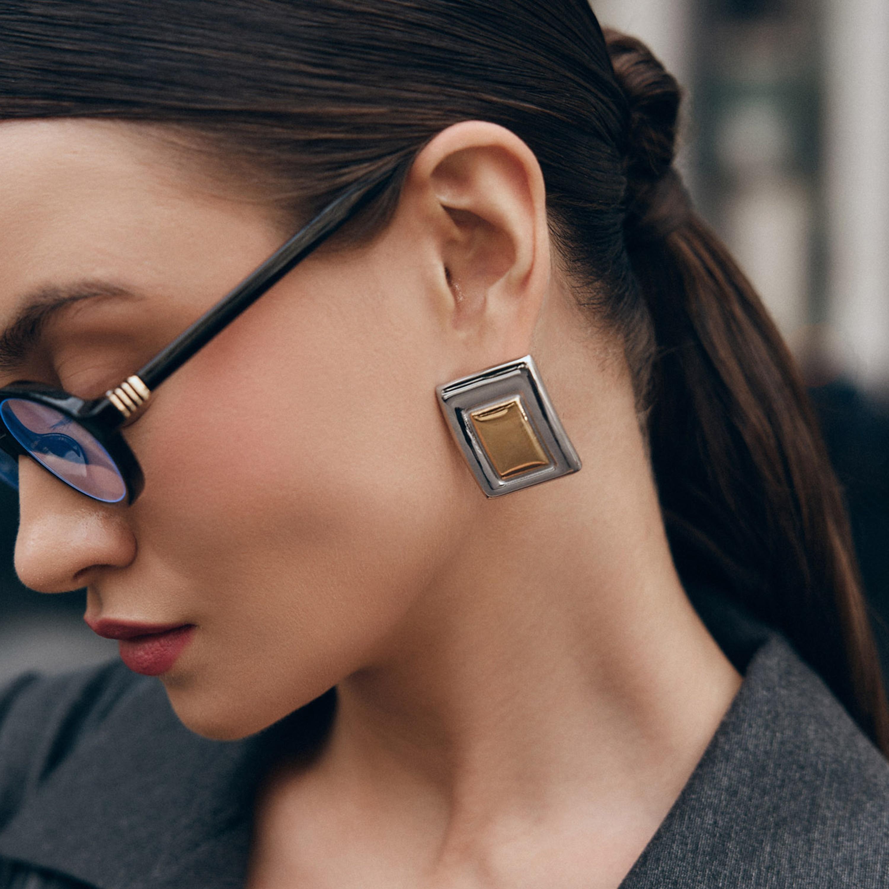 أقراط ليتشي فضية صغيرة للنساء من الستانلس ستيل | ear0498-women-watchesandjewellery-jewellery-earrings-image-1