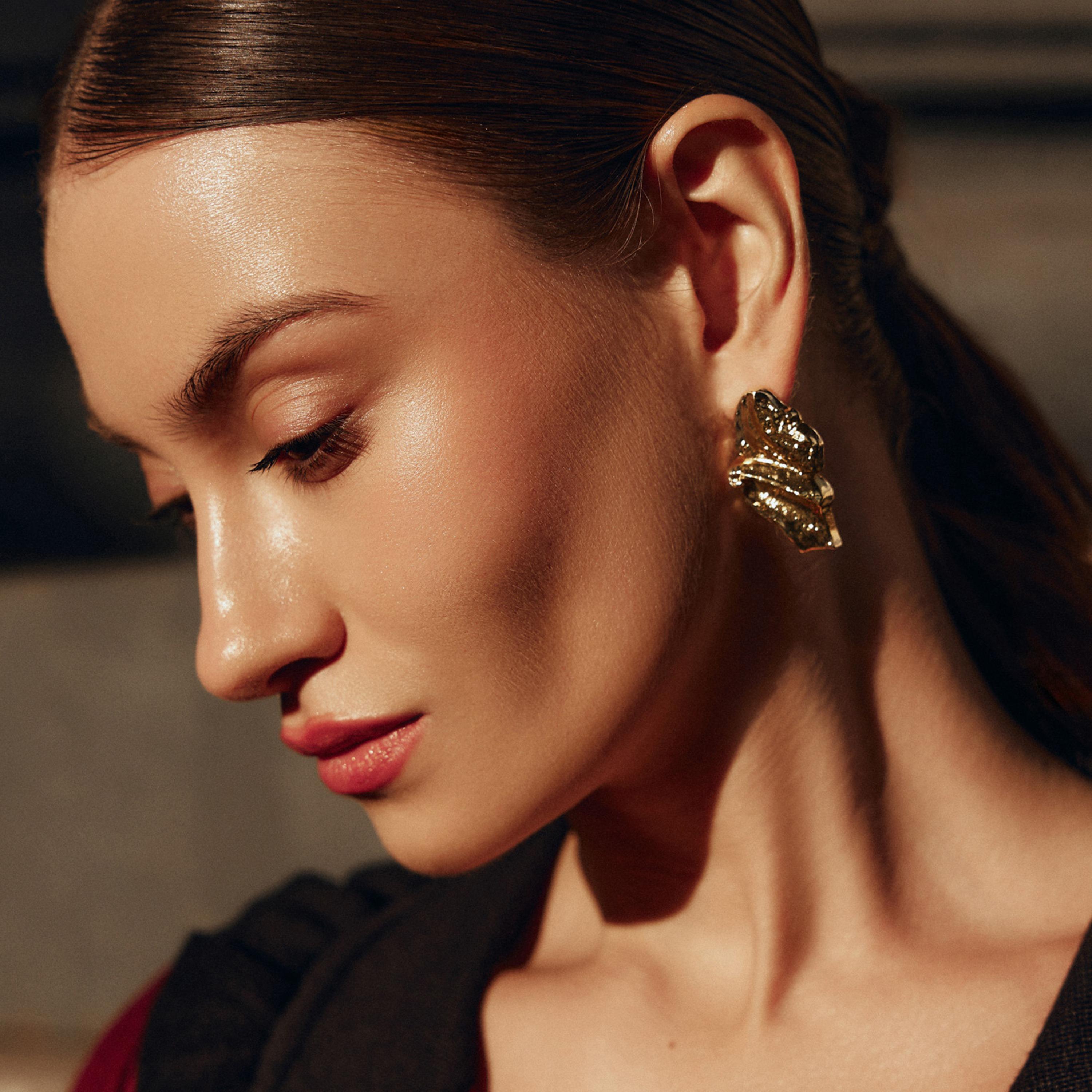 أقراط ليتشي ذهبية صغيرة للنساء من سبيكة الزنك | ear0500-women-watchesandjewellery-jewellery-earrings-image-1