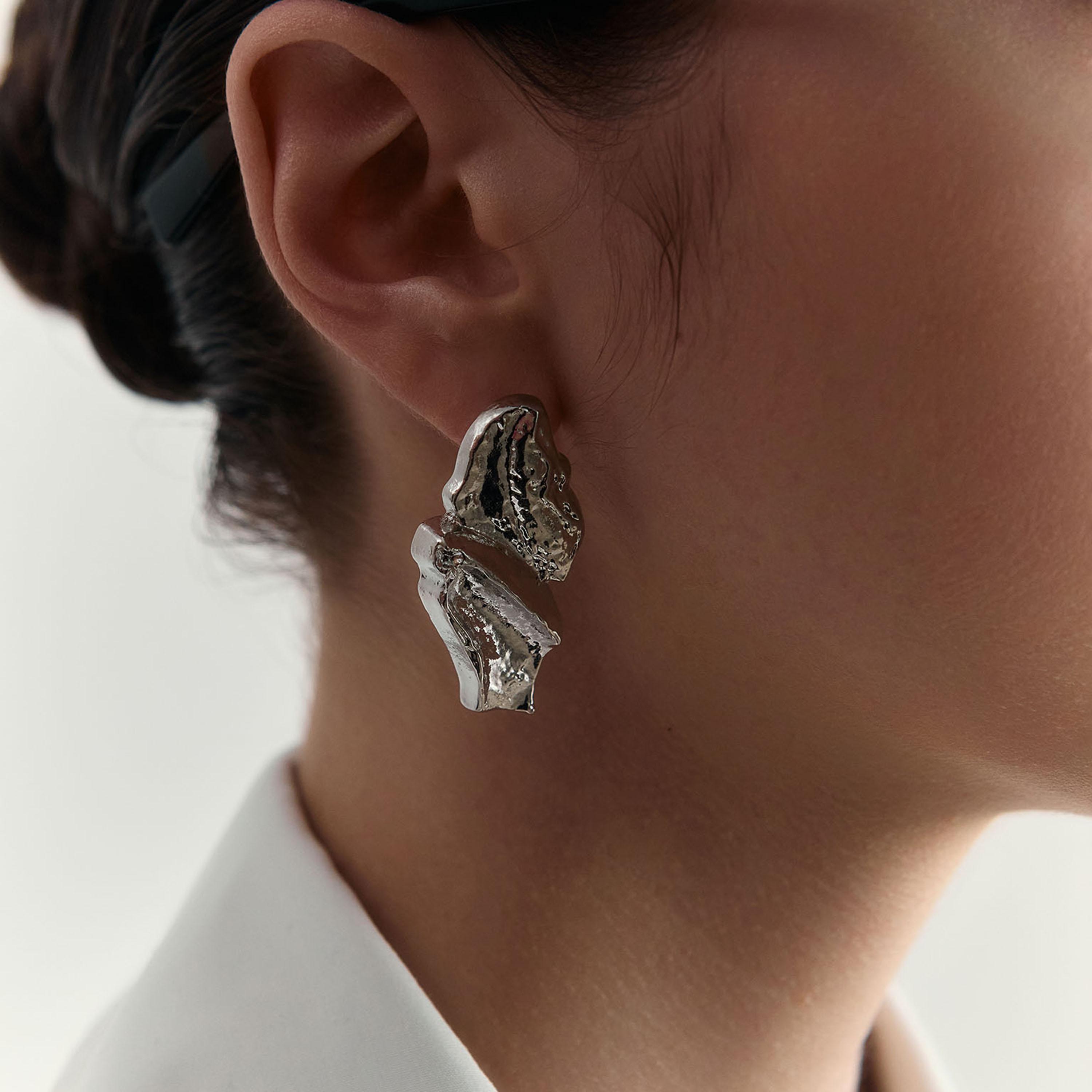 أقراط ليتشي فضية صغيرة للنساء من سبيكة الزنك | ear0501-women-watchesandjewellery-jewellery-earrings-image-1