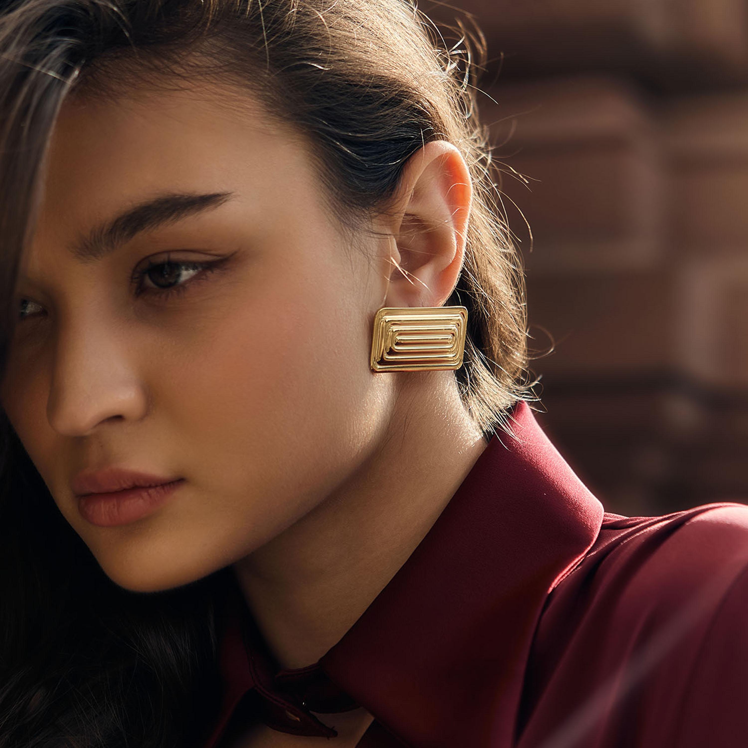 أقراط ليتشي ذهبية صغيرة للنساء من الستانلس ستيل | ear0510-women-watchesandjewellery-jewellery-earrings-image-1