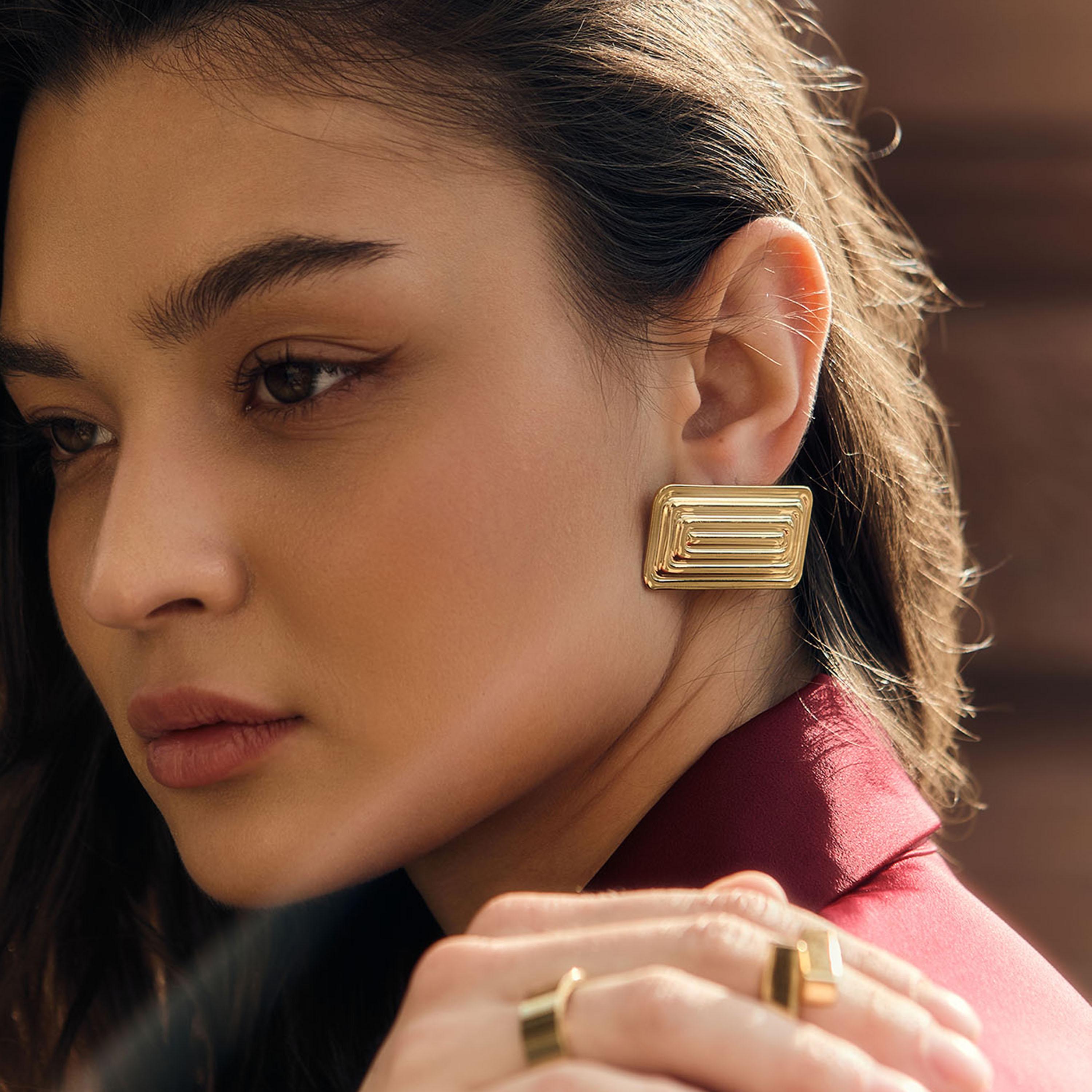 أقراط ليتشي ذهبية صغيرة للنساء من الستانلس ستيل | ear0510-women-watchesandjewellery-jewellery-earrings-image-4