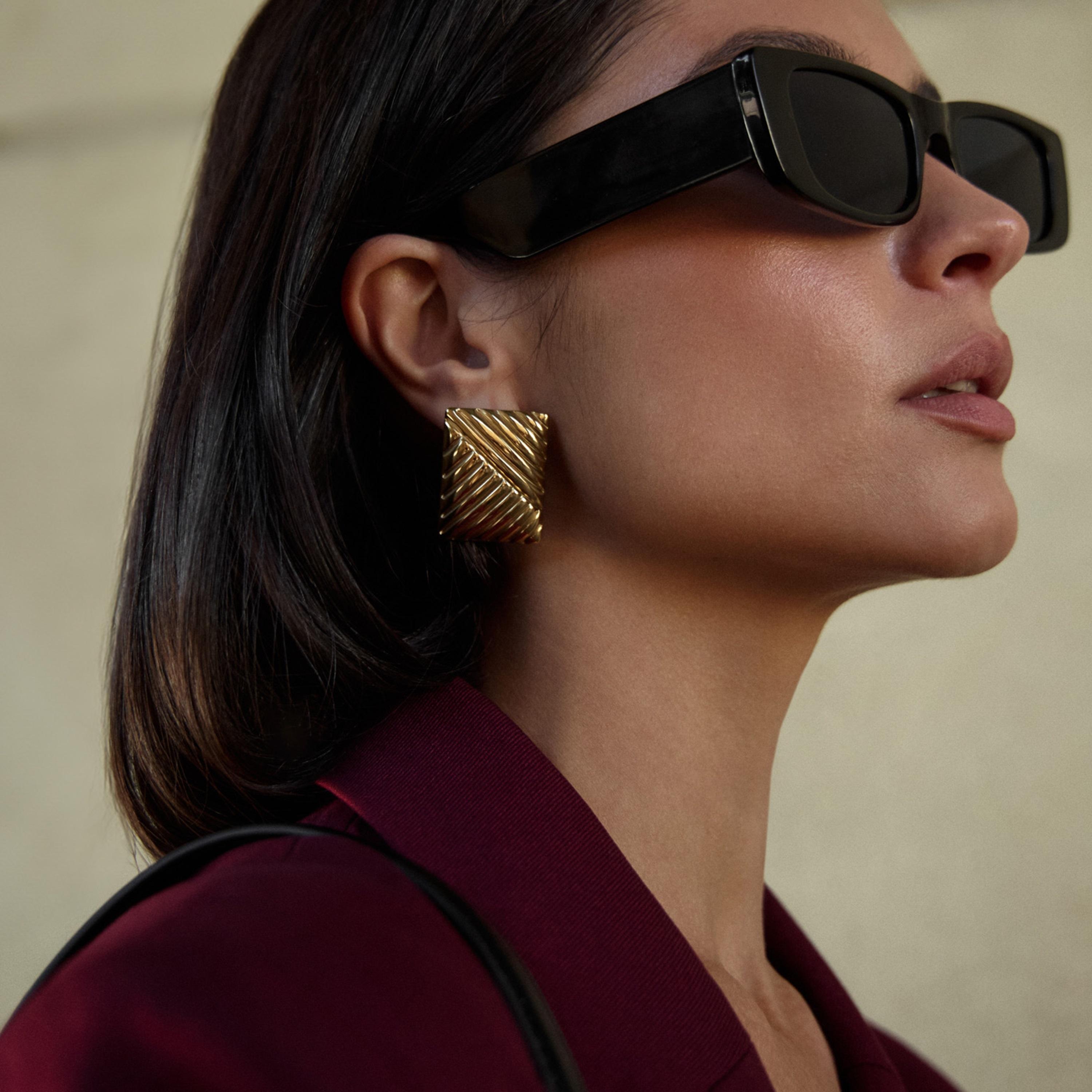 أقراط ليتشي ذهبية صغيرة للنساء من الستانلس ستيل | ear0522-women-watchesandjewellery-jewellery-earrings-image-4