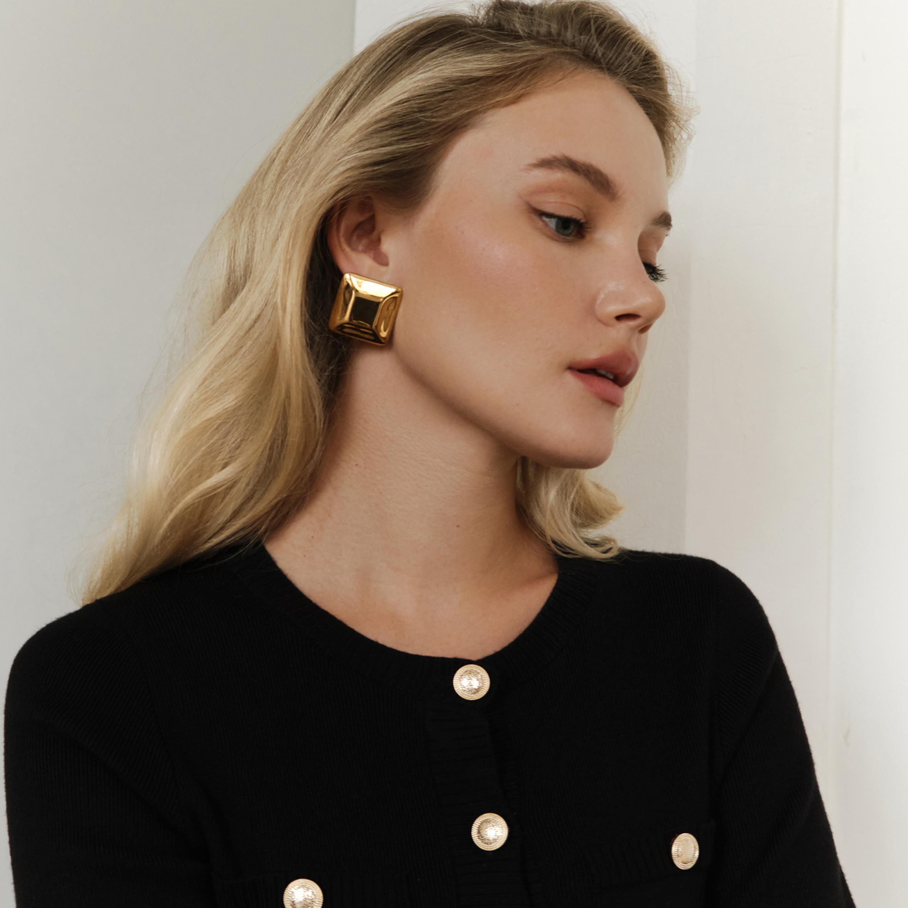 أقراط ليتشي ذهبية صغيرة للنساء من الستانلس ستيل | ear0542-women-watchesandjewellery-jewellery-earrings-image-4