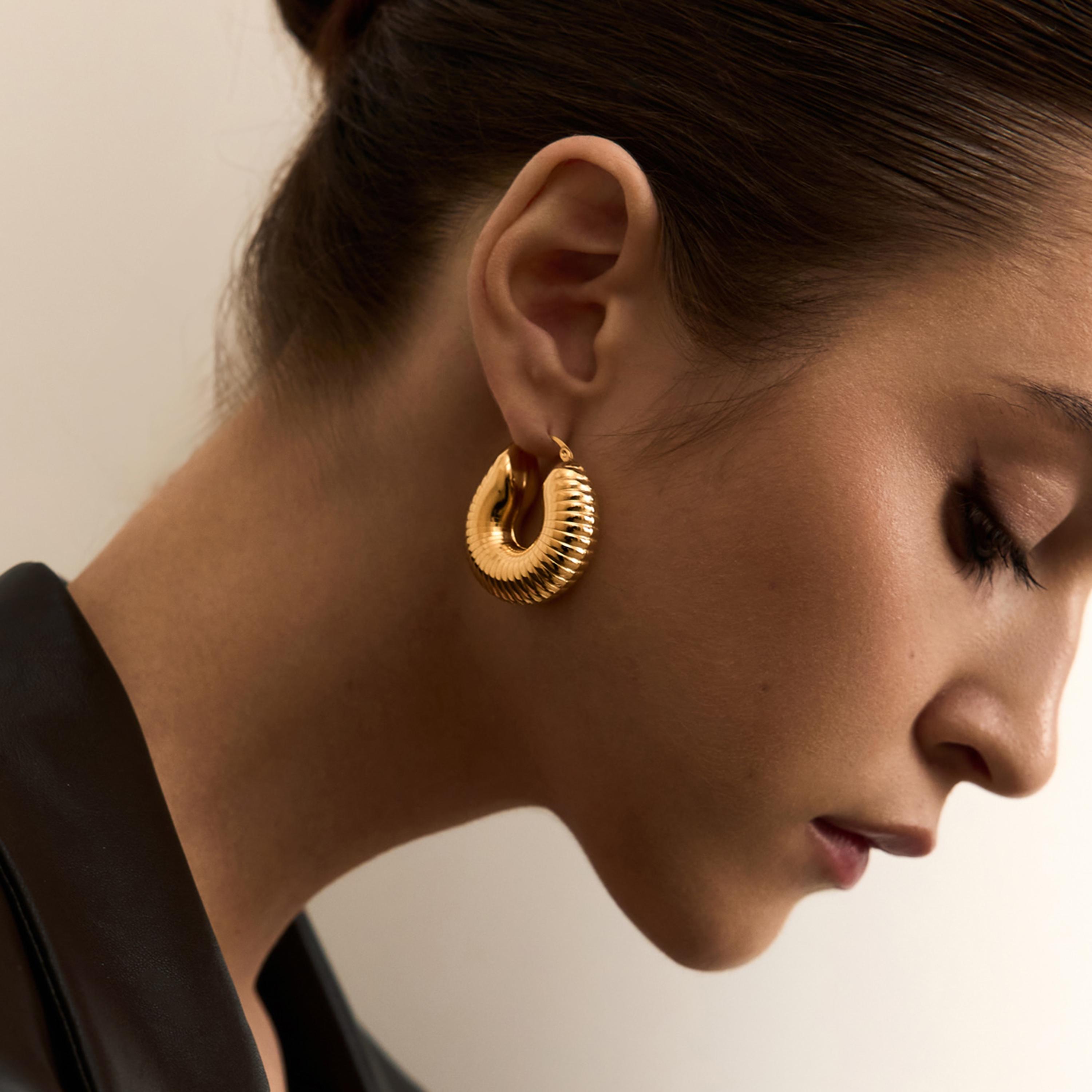 أقراط ليتشي ذهبية حلقية للنساء من الستانلس ستيل | ear0555-women-watchesandjewellery-jewellery-earrings-image-1