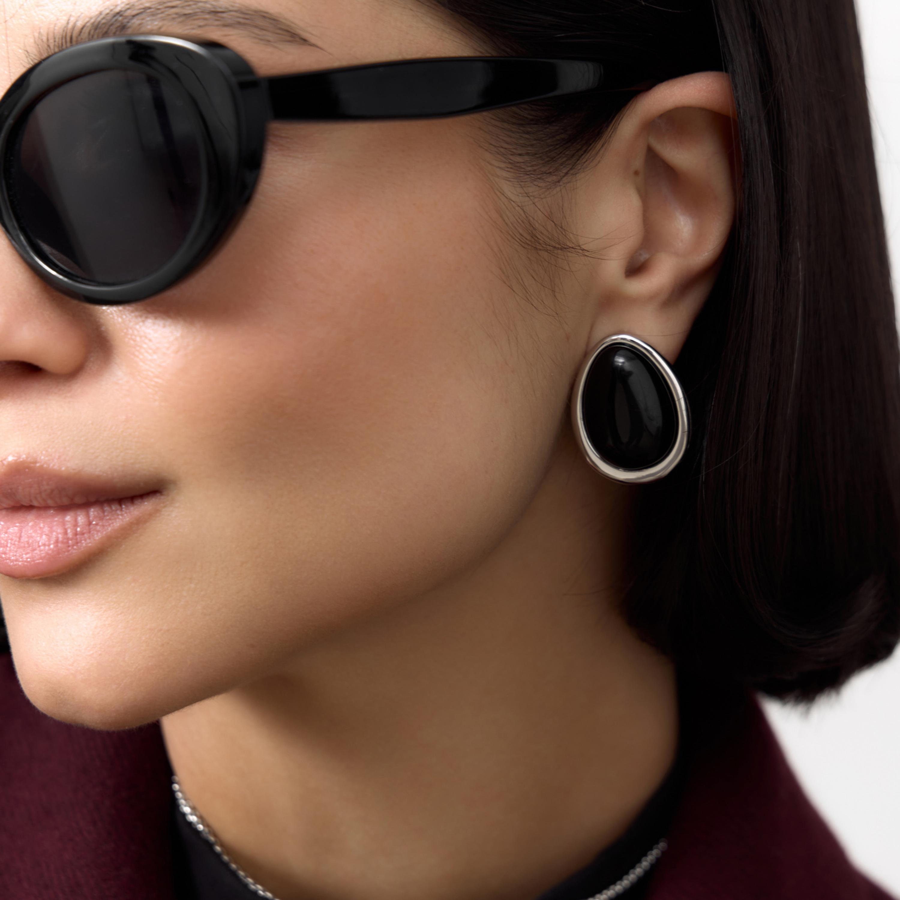 أقراط ليتشي سوداء صغيرة للنساء من النحاس | ear0616-women-watchesandjewellery-jewellery-earrings-image-1