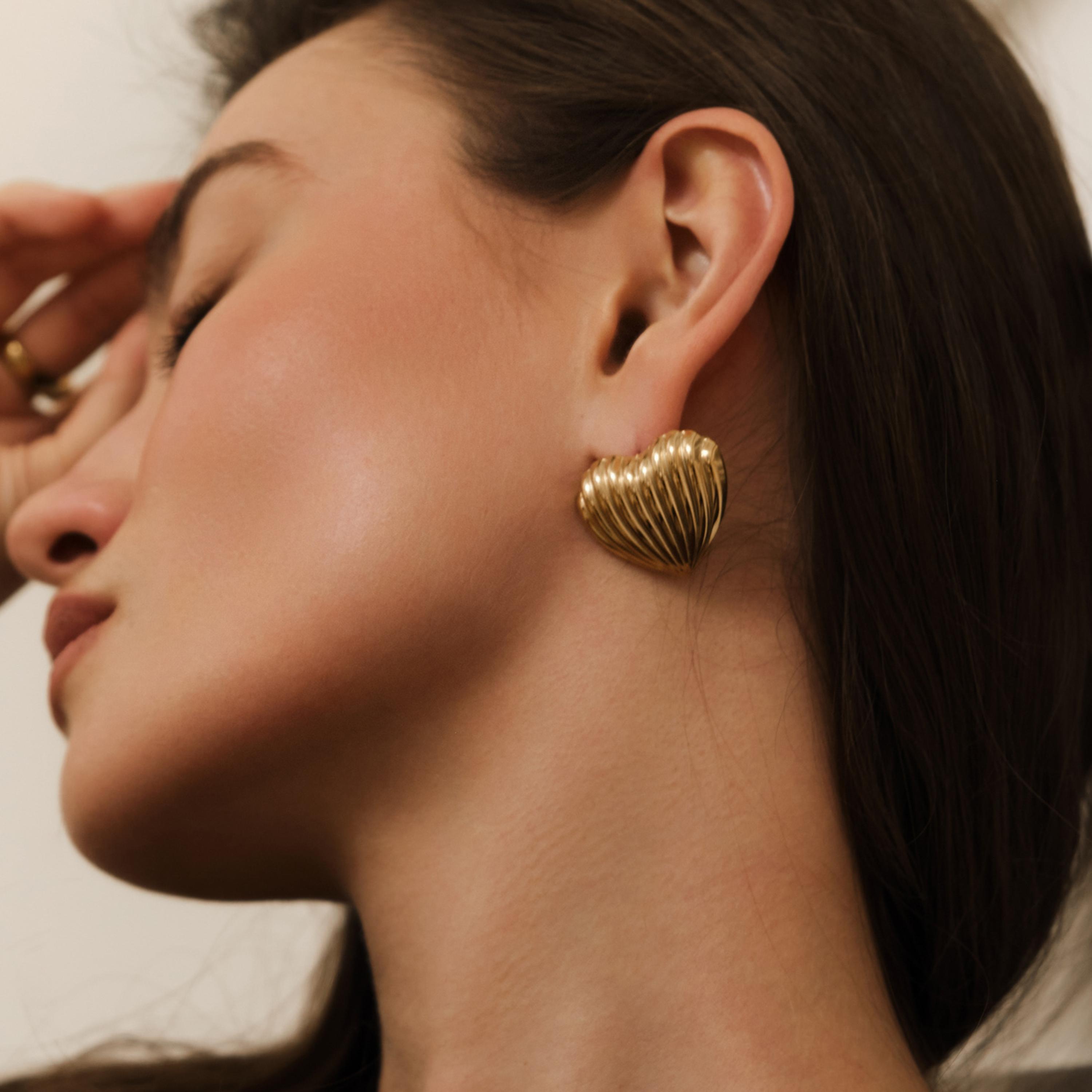 أقراط ليتشي ذهبية صغيرة للنساء من الستيل | ear0634-women-watchesandjewellery-jewellery-earrings-image-1