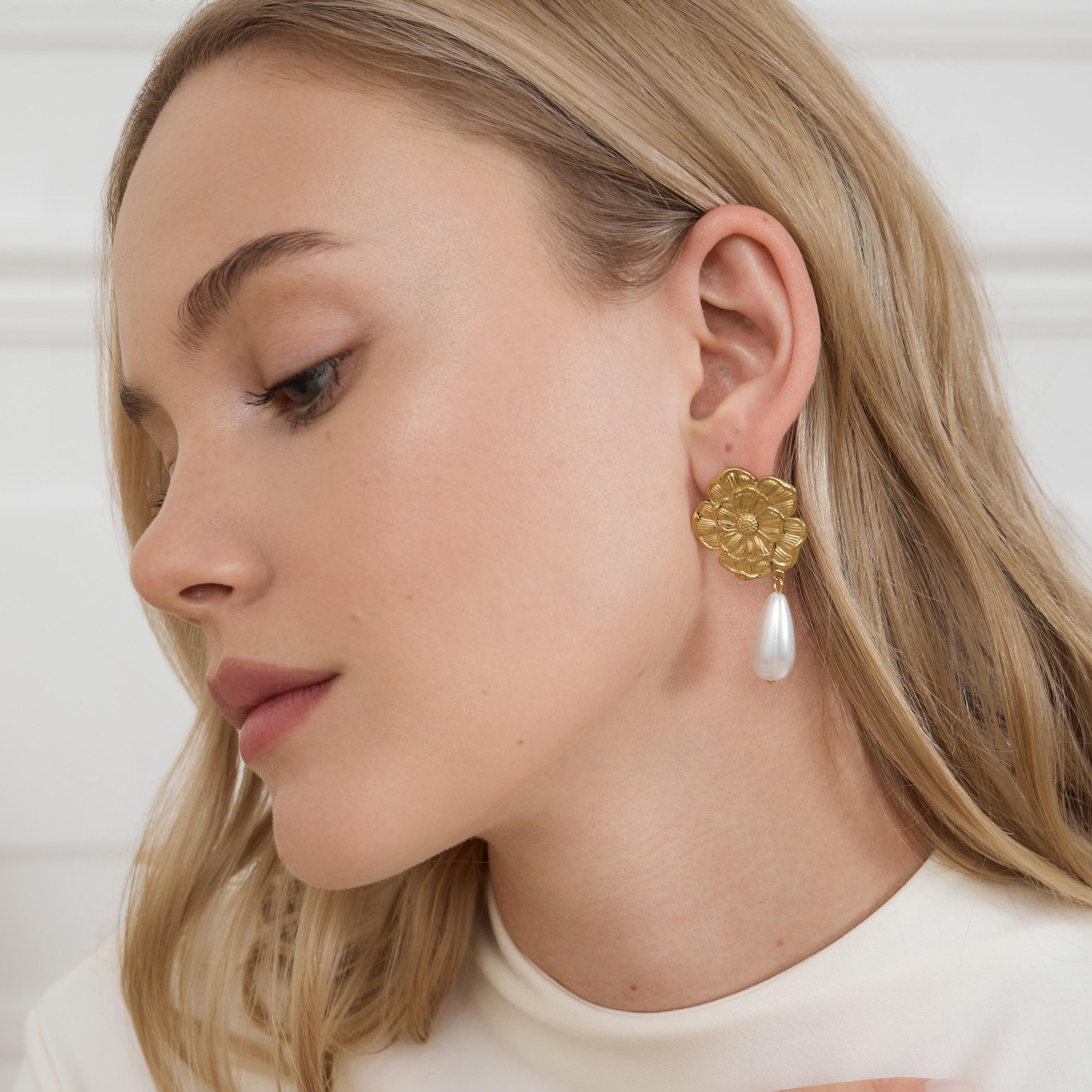 أقراط ليتشي ذهبية صغيرة للنساء من الستيل | ear0635-women-watchesandjewellery-jewellery-earrings-image-4