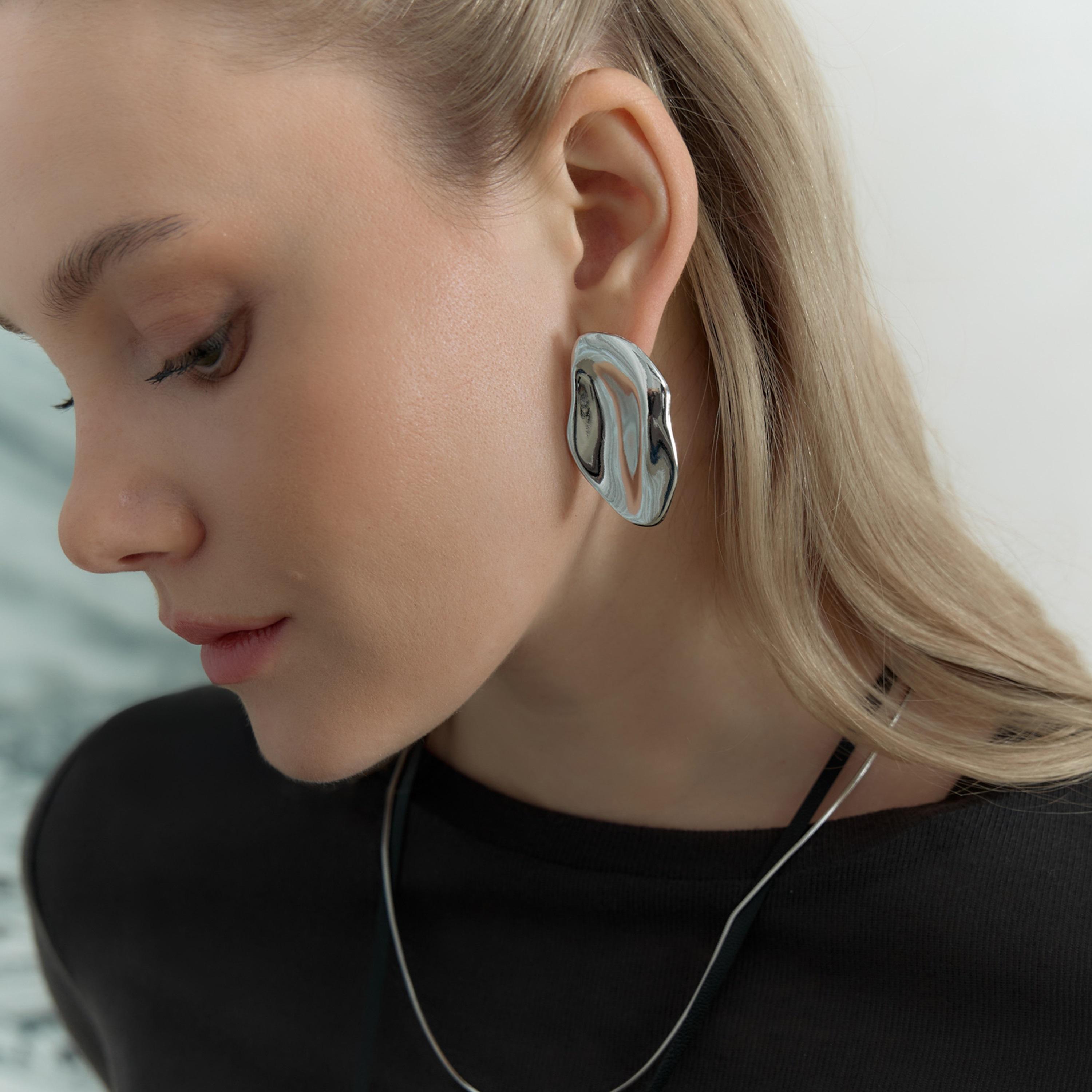 أقراط ليتشي فضية صغيرة للنساء من سبيكة الزنك | ear0651-women-watchesandjewellery-jewellery-earrings-image-1