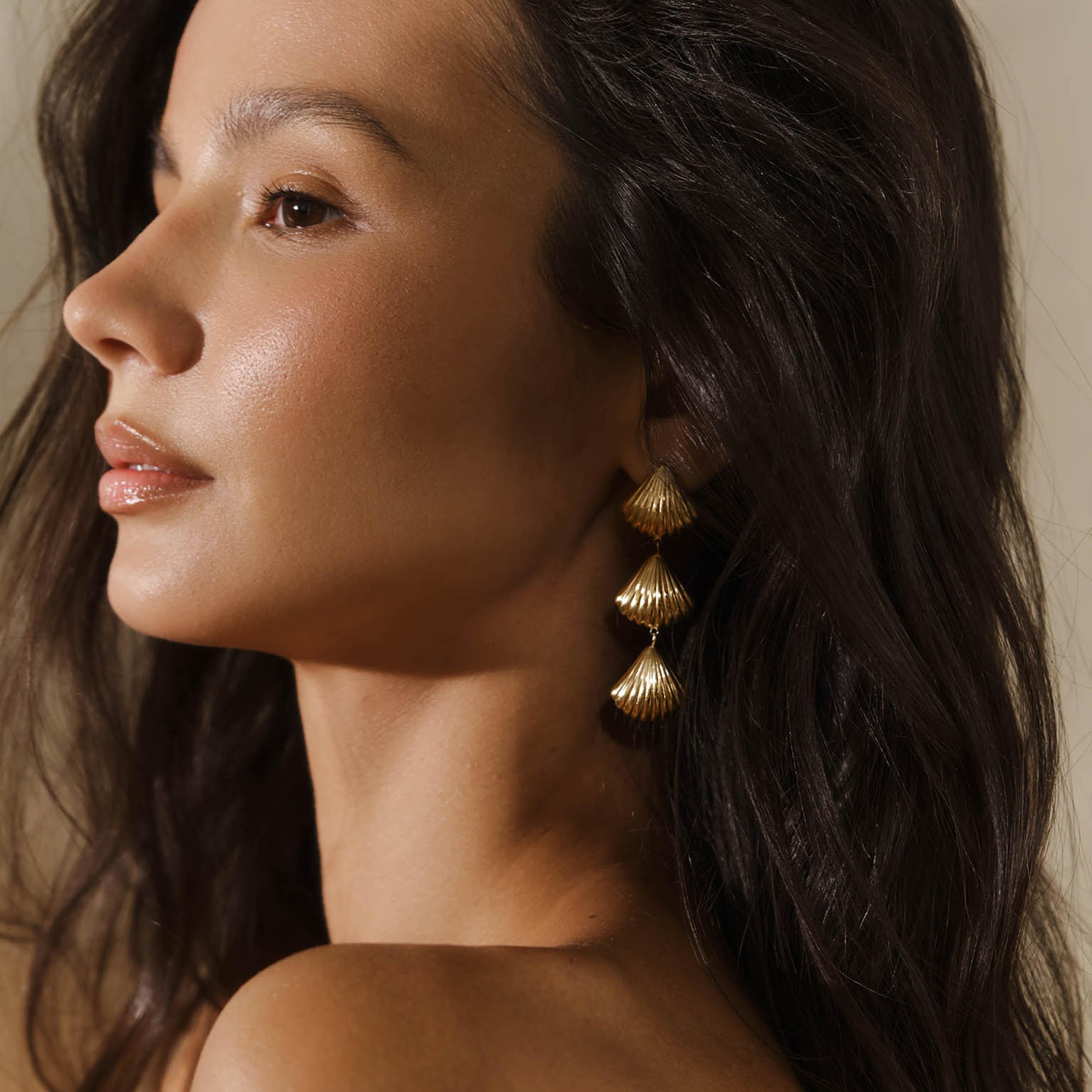 أقراط ليتشي ذهبية متدلية للنساء من الستانلس ستيل | ear0659-women-watchesandjewellery-jewellery-earrings-image-1