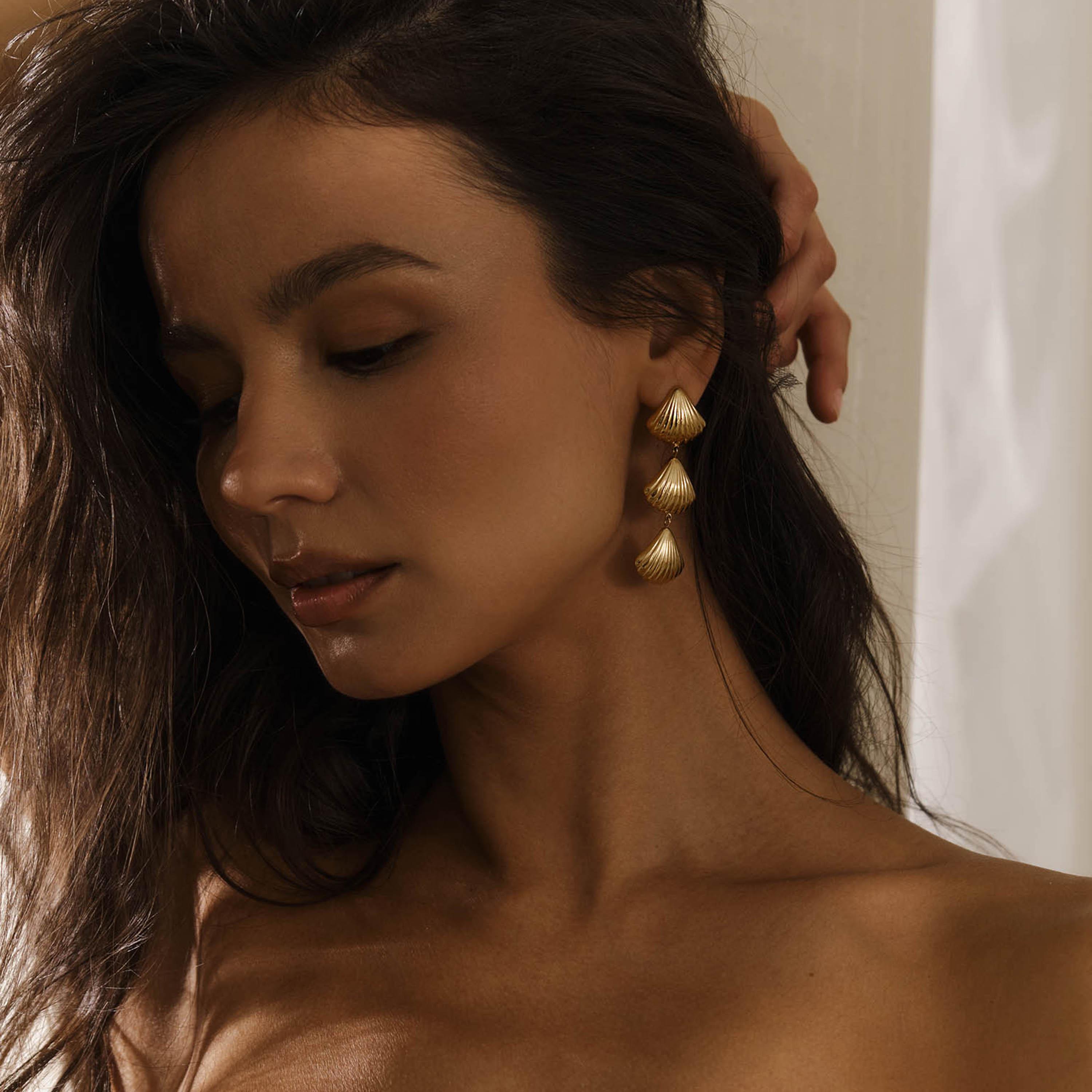 أقراط ليتشي ذهبية متدلية للنساء من الستانلس ستيل | ear0659-women-watchesandjewellery-jewellery-earrings-image-4