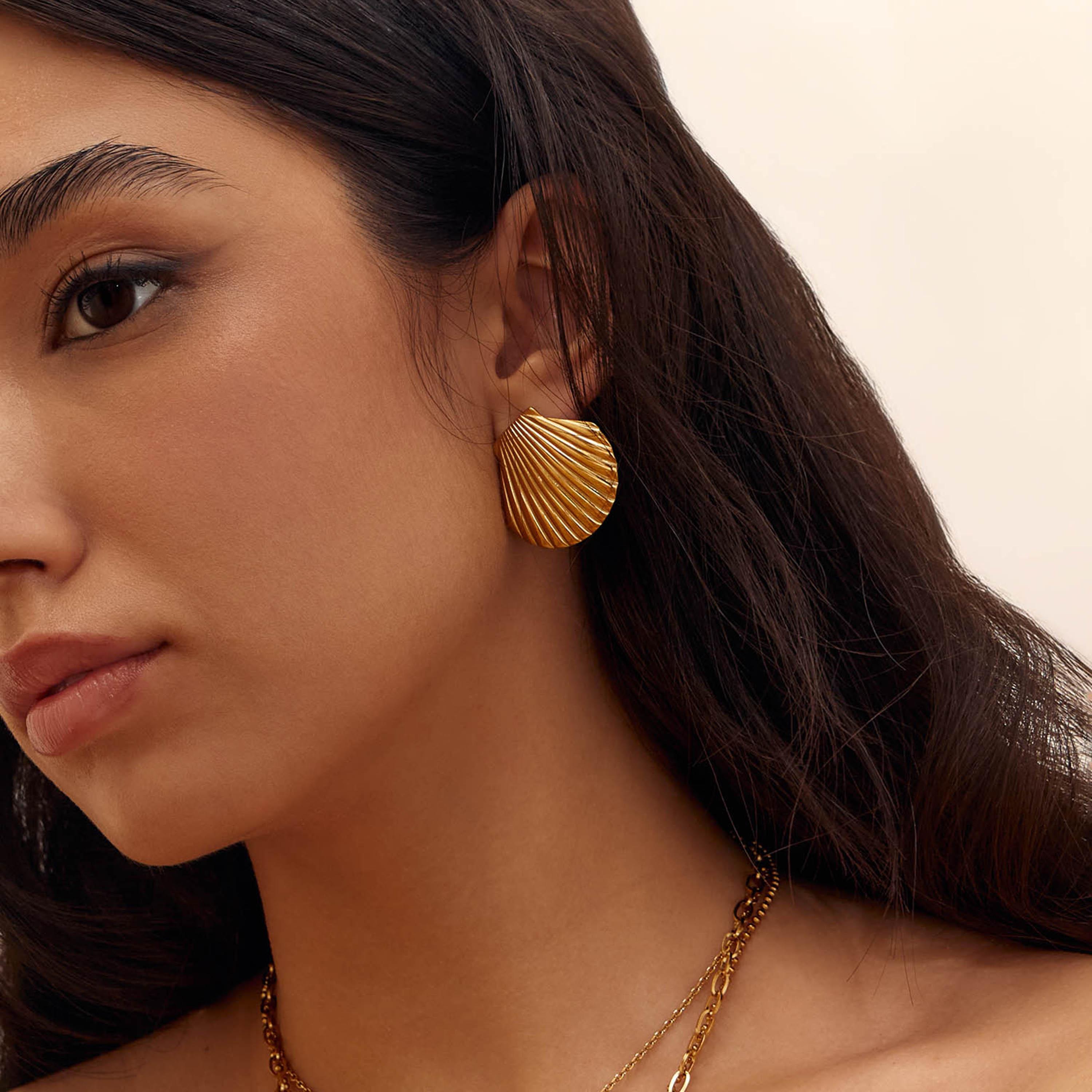 أقراط ليتشي ذهبية صغيرة للنساء من الستانلس ستيل | ear0660-women-watchesandjewellery-jewellery-earrings-image-1