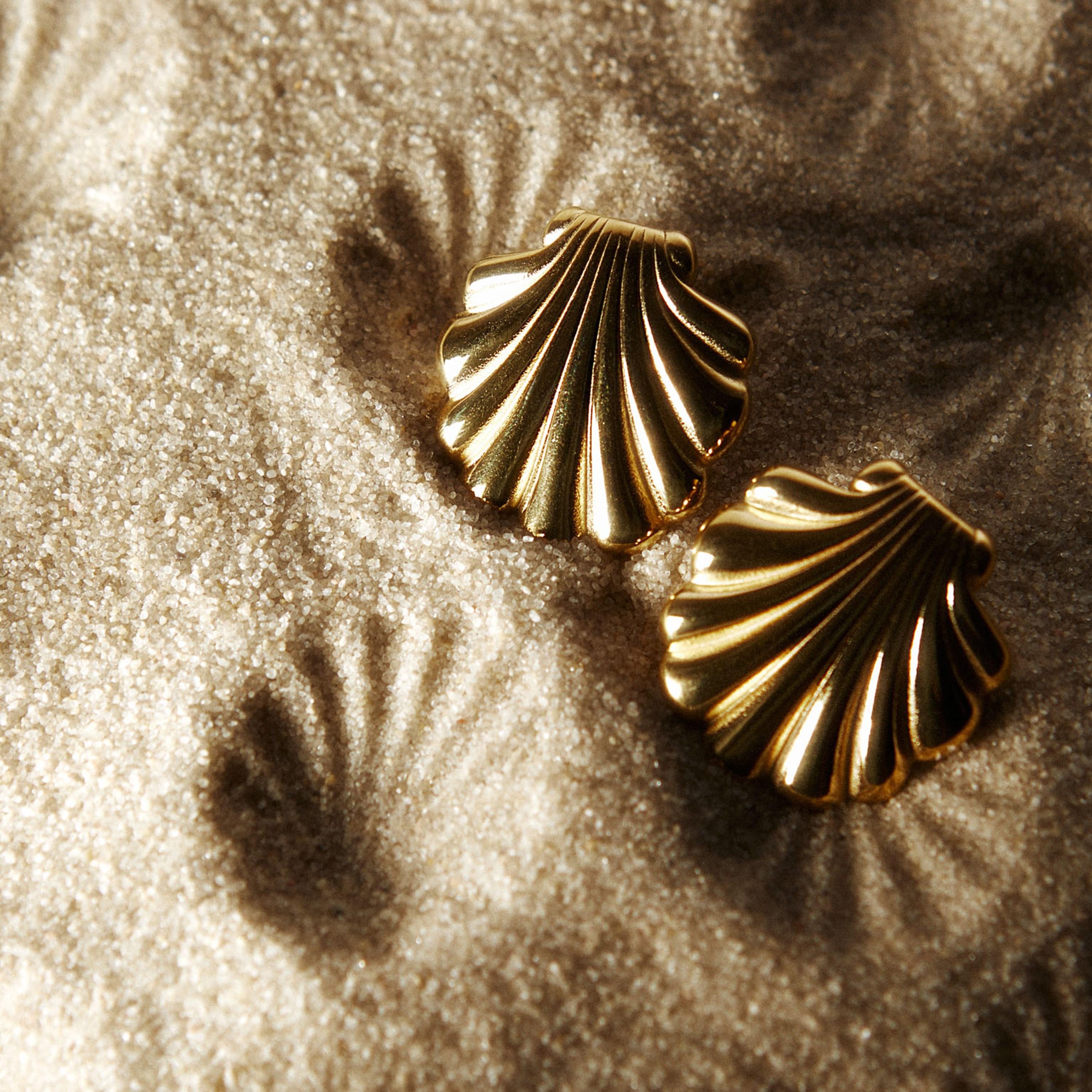 أقراط ليتشي ذهبية صغيرة للنساء من الستانلس ستيل | ear0661-women-watchesandjewellery-jewellery-earrings-image-2