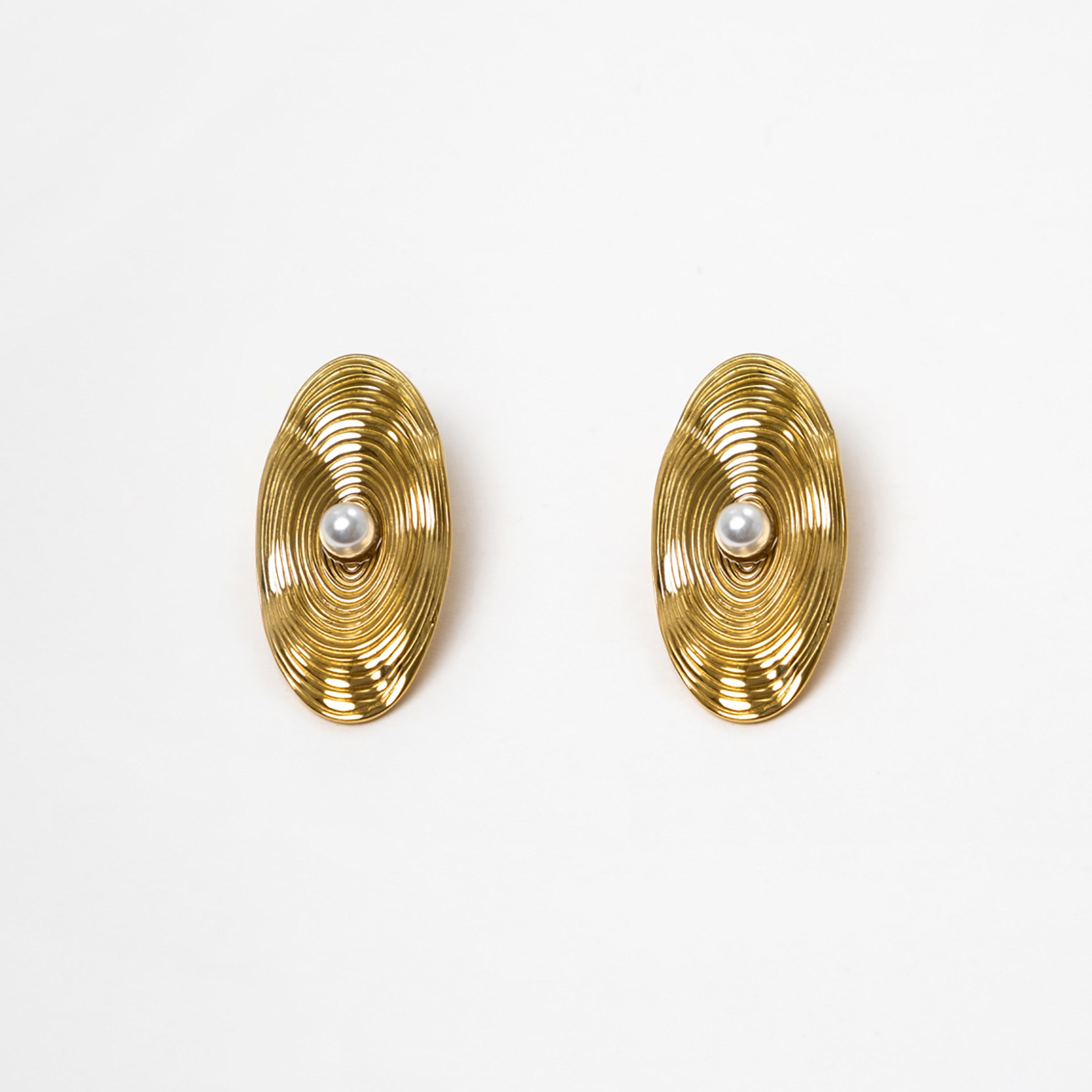 أقراط ليتشي ذهبية صغيرة للنساء من الستانلس ستيل | ear0680-women-watchesandjewellery-jewellery-earrings-image-2