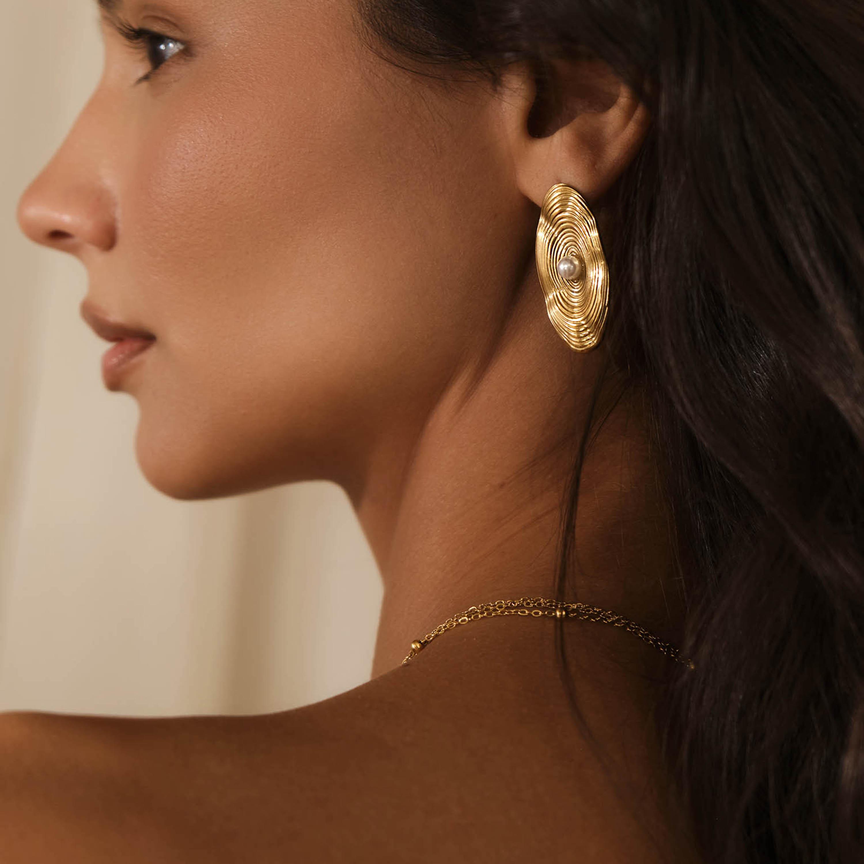 أقراط ليتشي ذهبية صغيرة للنساء من الستانلس ستيل | ear0680-women-watchesandjewellery-jewellery-earrings-image-4