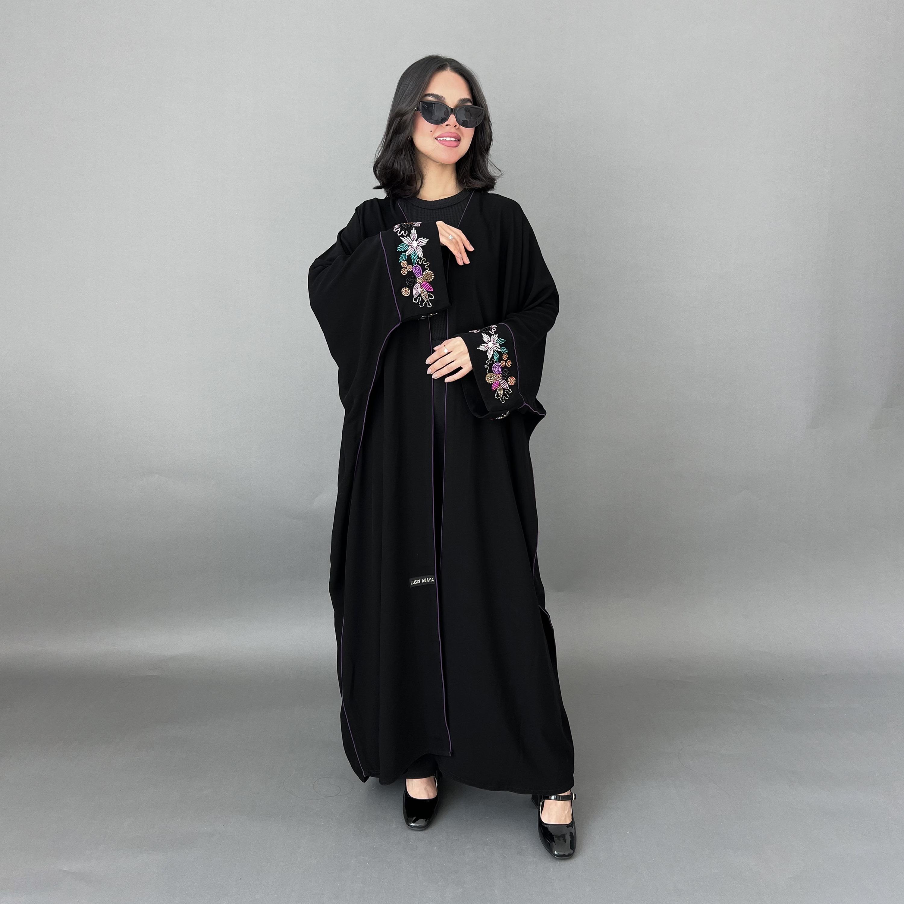 عباية بشت حريمي سوداء بأشرطة بتفاصيل وأكمام كيمونو من كريب رويال مع حجاب من لوسين-women-arabicclothing-abayas-image-1