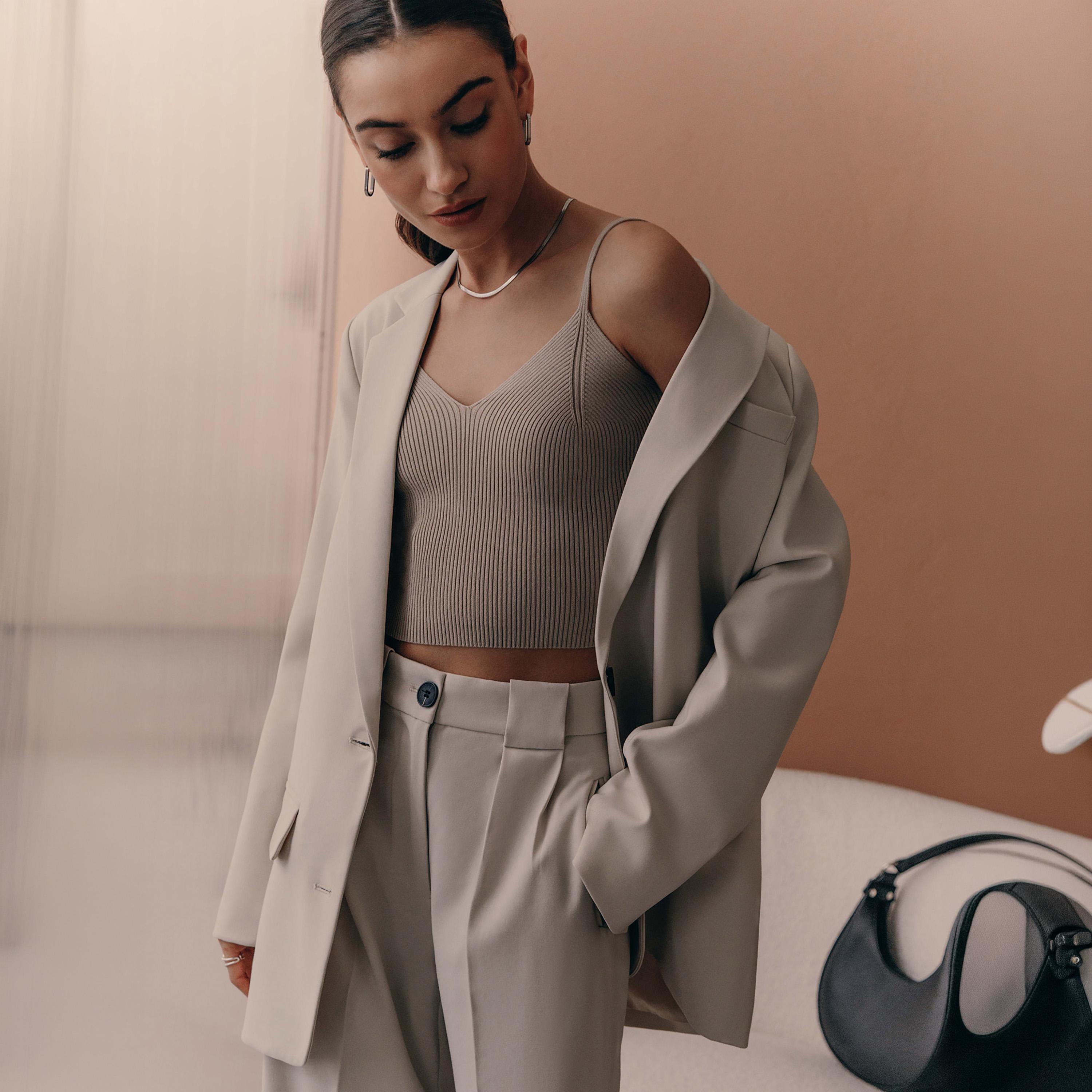 بلازر حريمي بياقة مطوية باللون البيج من ليتشي-women-clothing-coatsandjackets-blazers-image-3