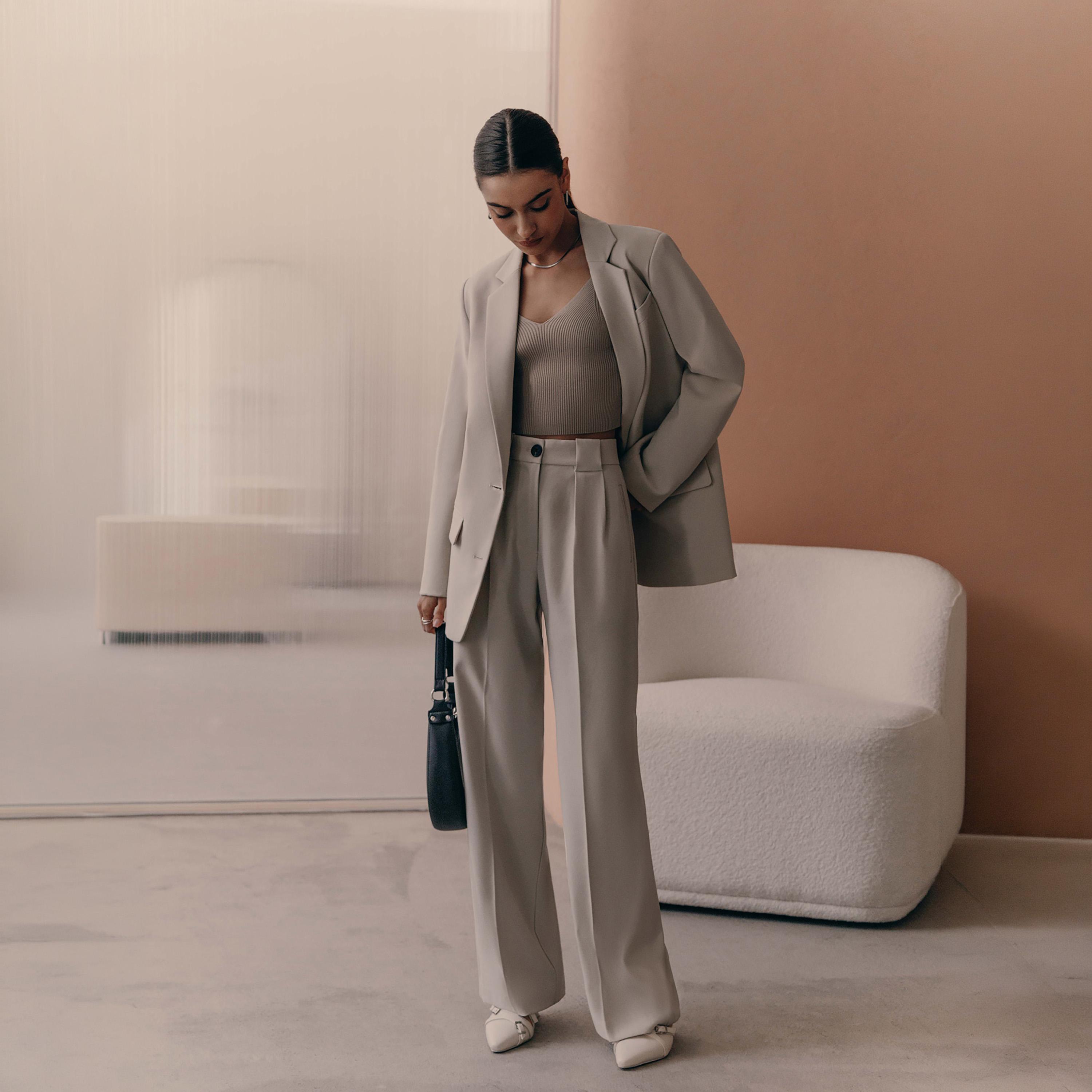 بلازر حريمي بياقة مطوية باللون البيج من ليتشي-women-clothing-coatsandjackets-blazers-image-4