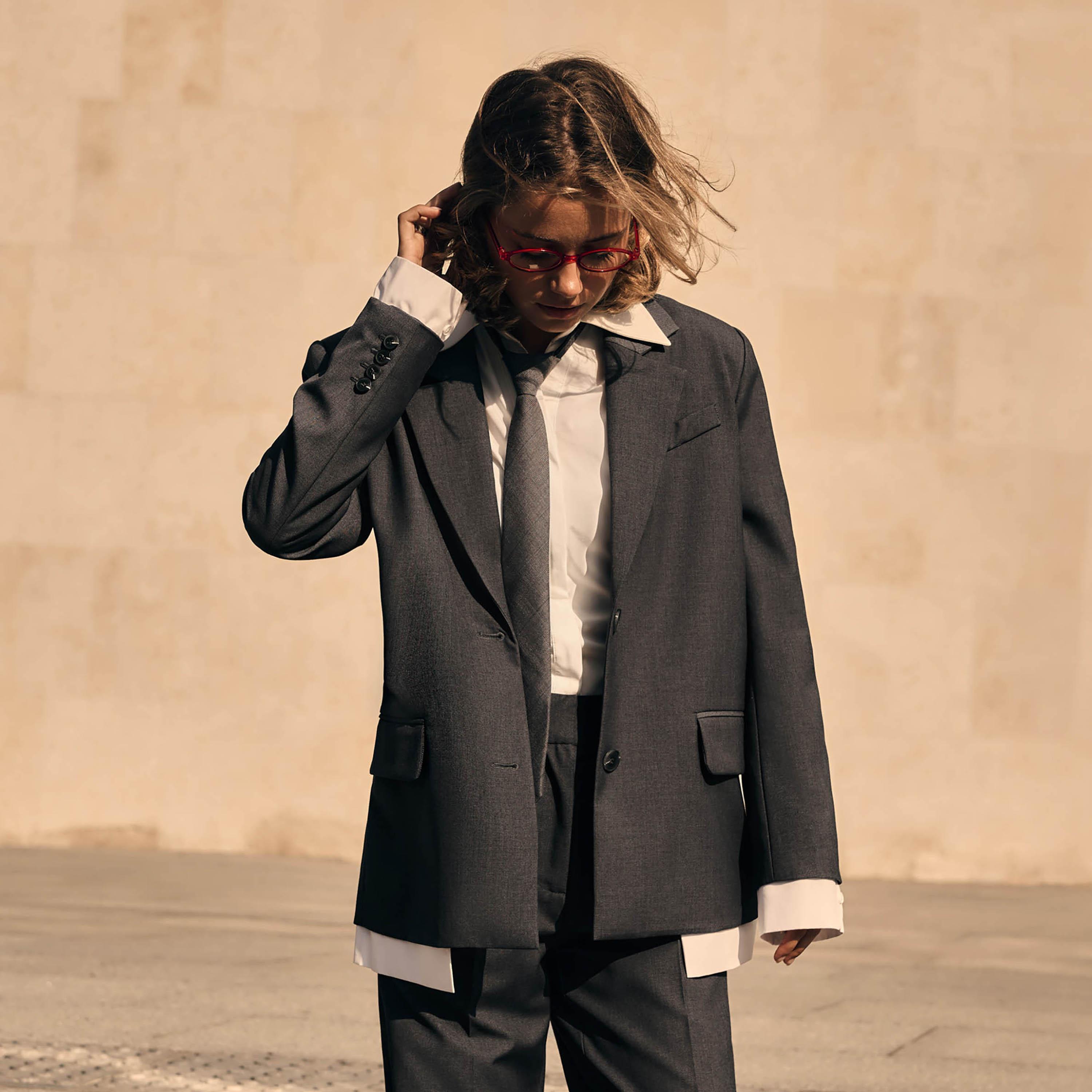 بلازر نسائي بياقة لابل باللون الرمادي من ليتشي-women-clothing-coatsandjackets-blazers-image-1