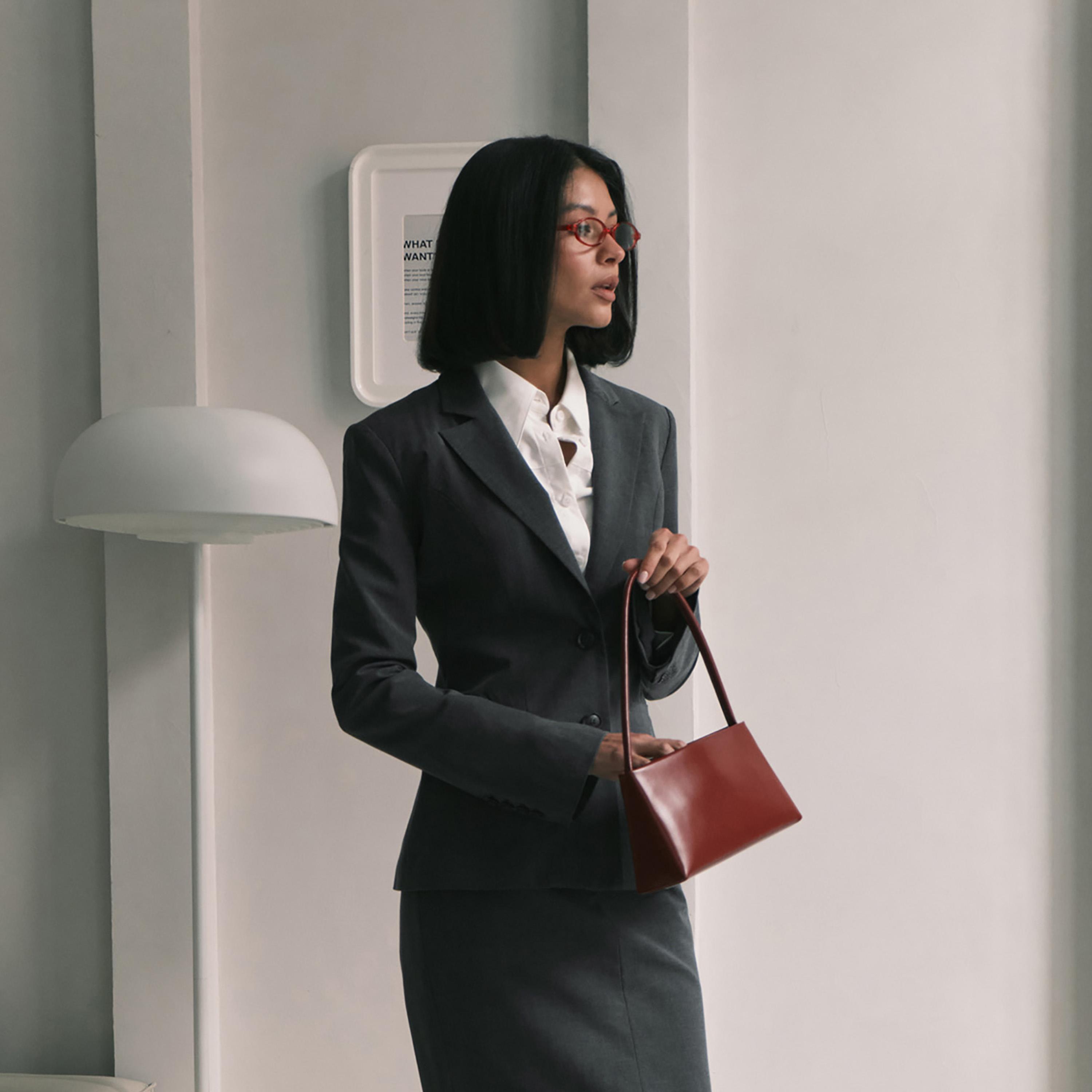 بليزر بصف أزرار واحد وبياقة لايبيل للنساء من ليتشي-women-clothing-coatsandjackets-blazers-image-3