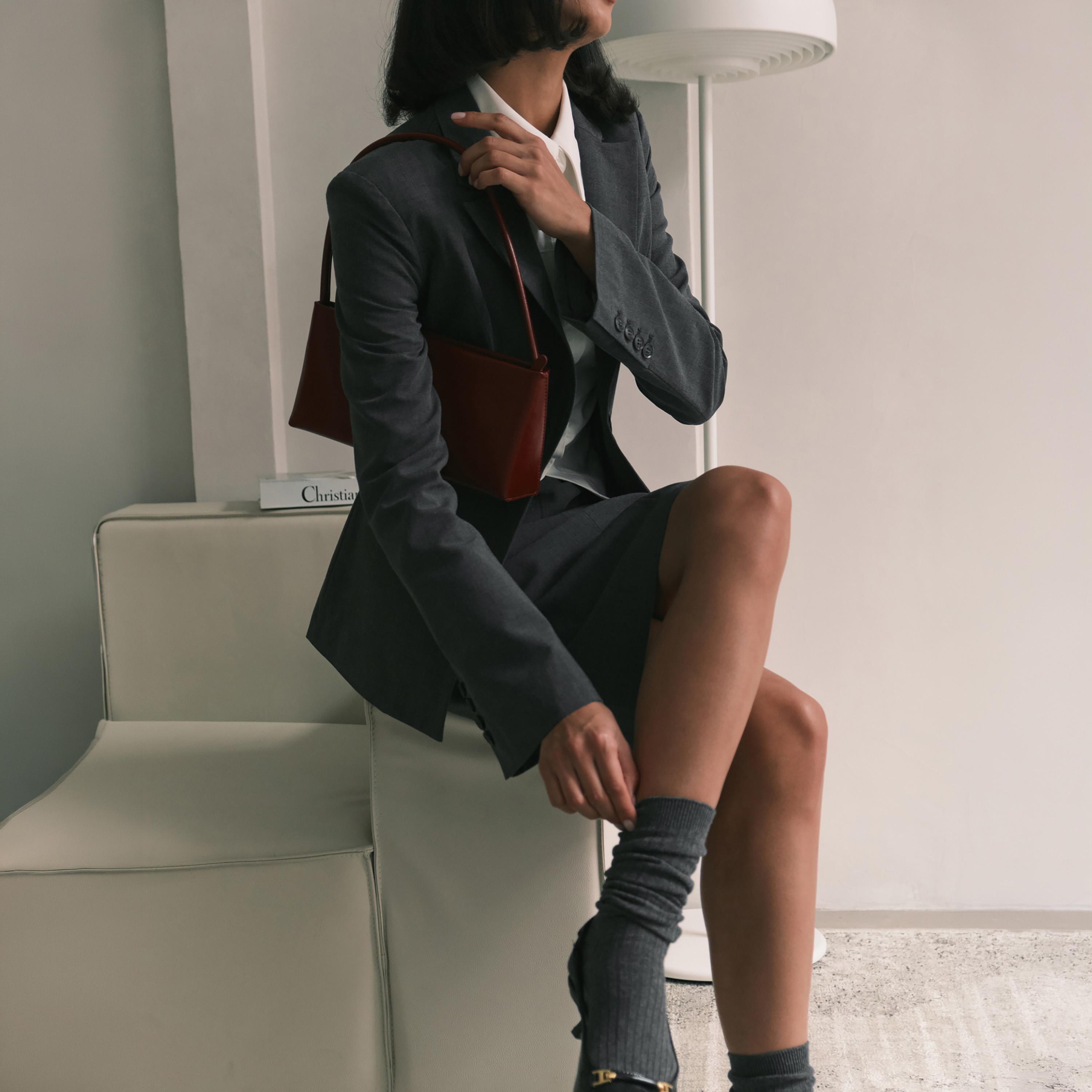 بليزر بصف أزرار واحد وبياقة لايبيل للنساء من ليتشي-women-clothing-coatsandjackets-blazers-image-4