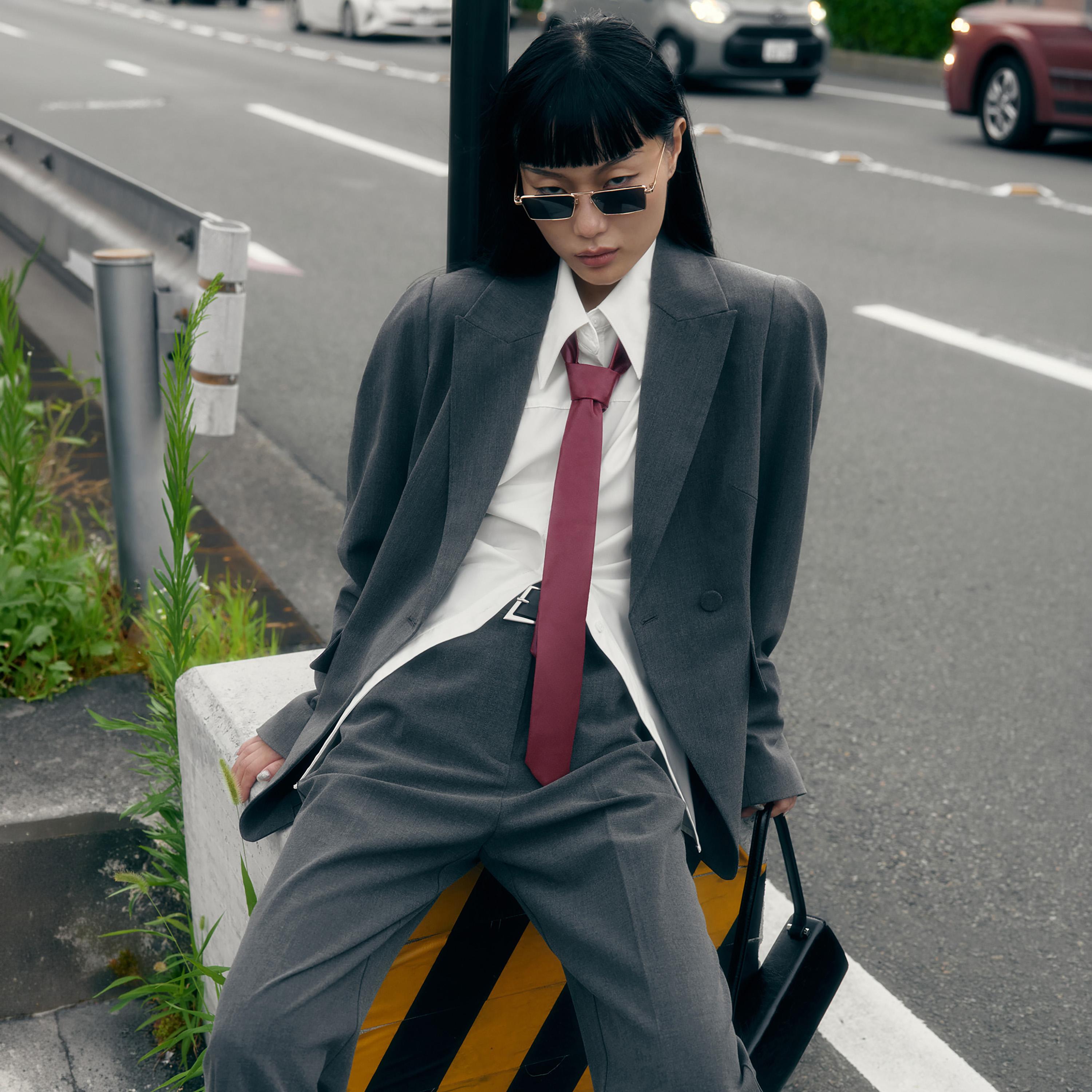 بليزر بصف أزرار واحد بأكمام منفوخة وبياقة لايبيل للنساء من ليتشي-women-clothing-coatsandjackets-blazers-image-1