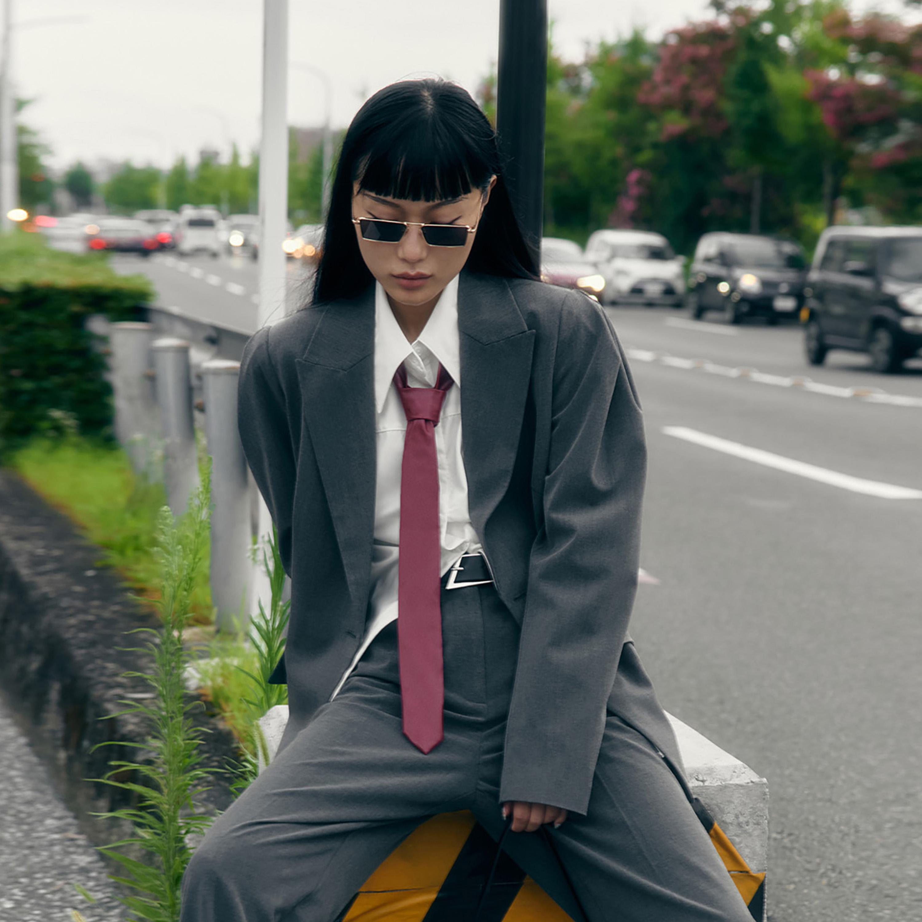 بليزر بصف أزرار واحد بأكمام منفوخة وبياقة لايبيل للنساء من ليتشي-women-clothing-coatsandjackets-blazers-image-3