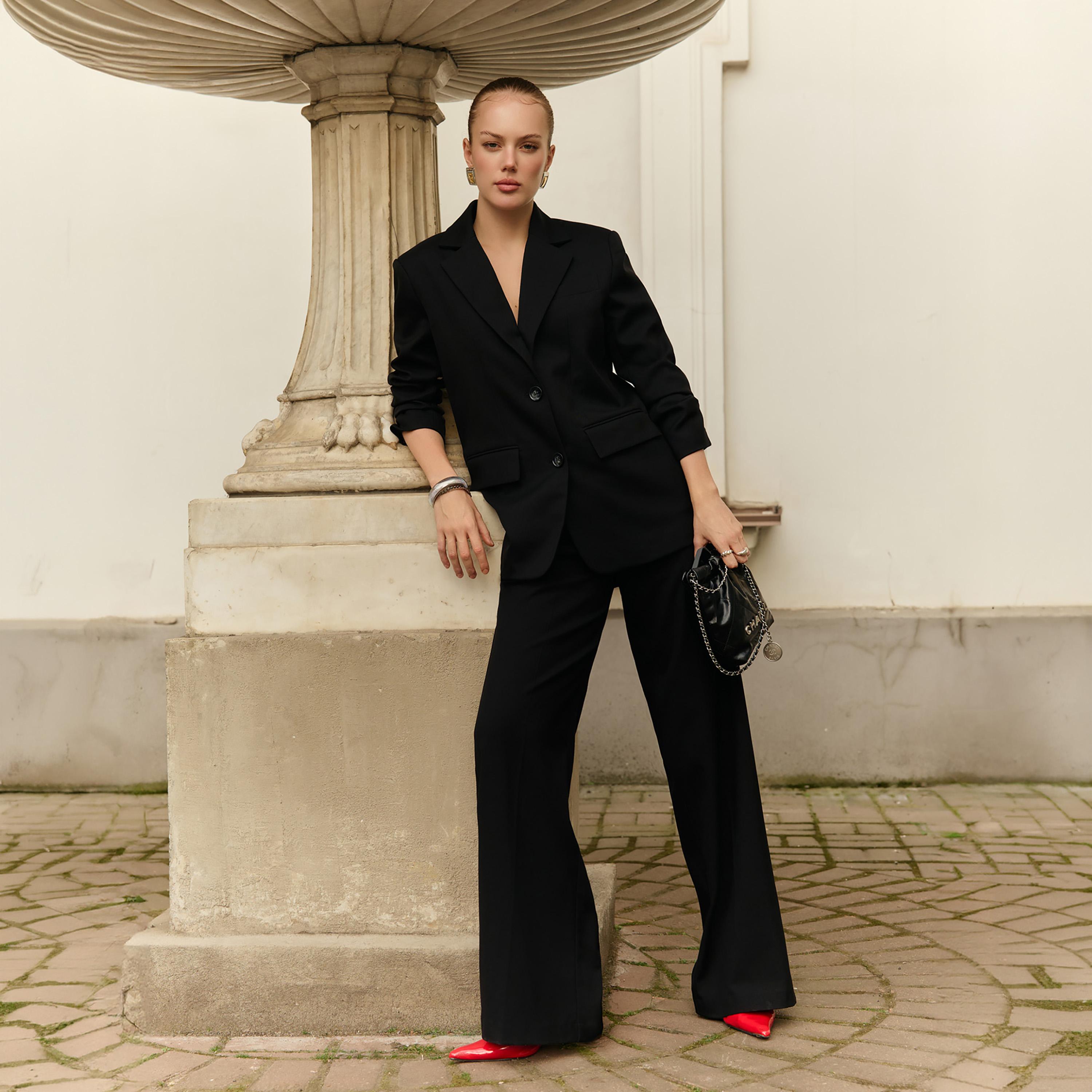 بليزر بصف أزرار واحد وبياقة لايبيل للنساء من ليتشي-women-clothing-coatsandjackets-blazers-image-2