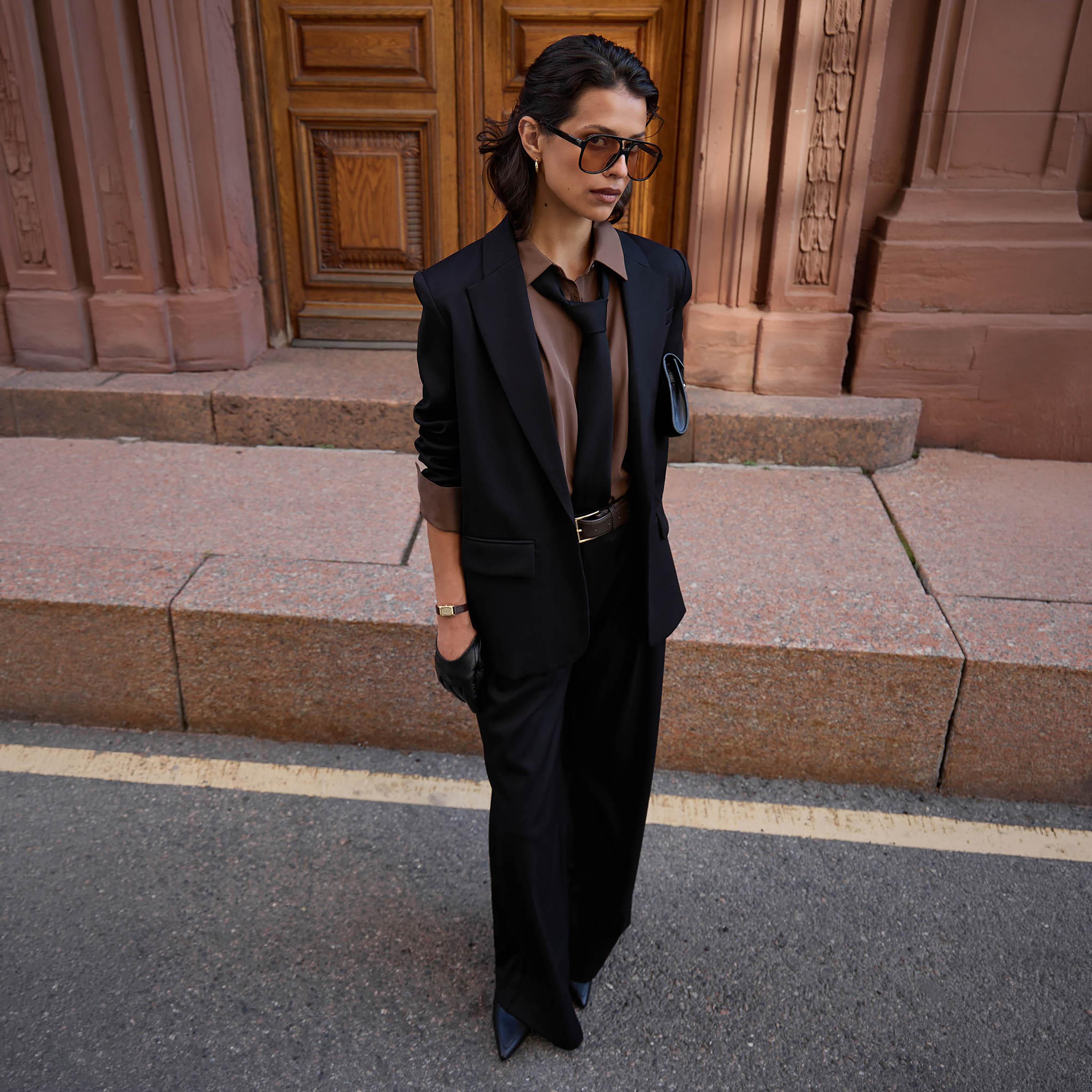بليزر بصف أزرار واحد وبياقة لايبيل للنساء من ليتشي-women-clothing-coatsandjackets-blazers-image-2