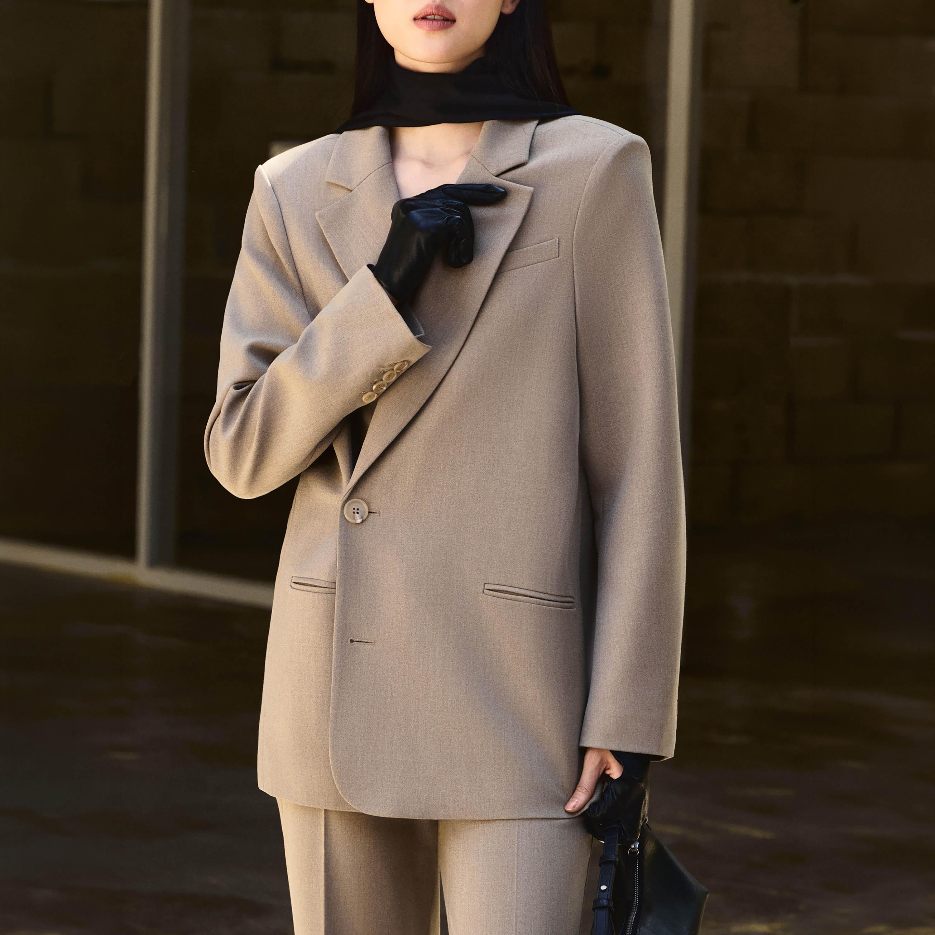 بلازر نسائي بياقة لابل باللون البيج من ليتشي-women-clothing-coatsandjackets-blazers-image-3