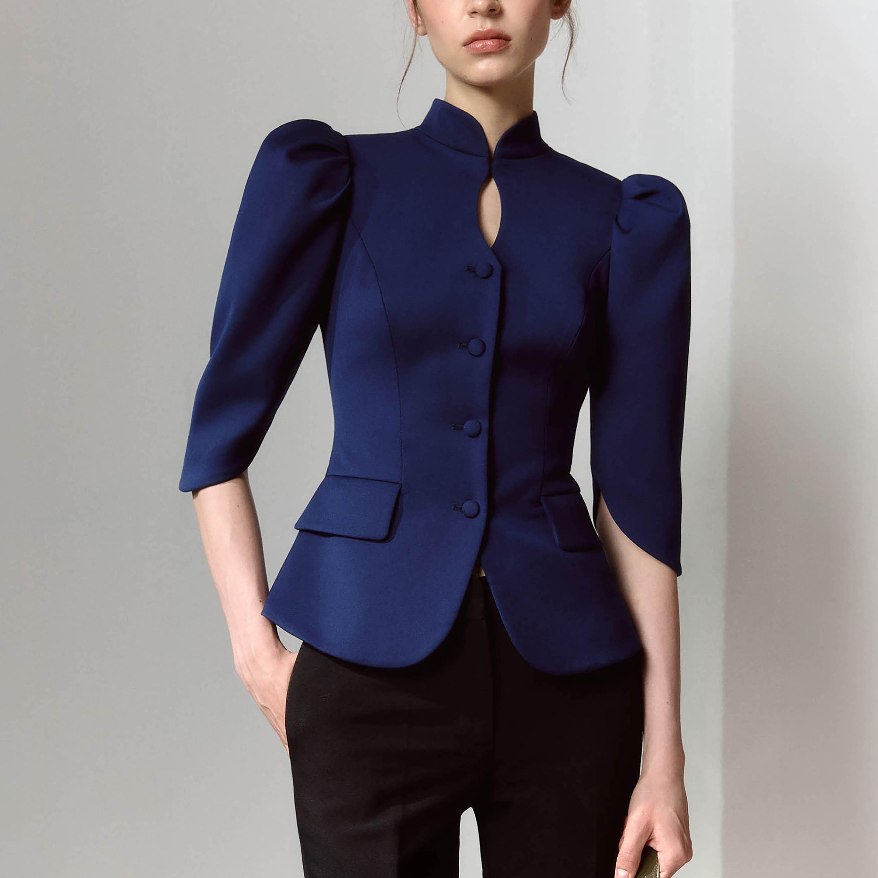 جاكيت بيبلوم حريمي بفتحة رقبة مفرغة وأكمام منتفخة من ليتشي-women-winterwear-coatsandjackets-jackets-image-1