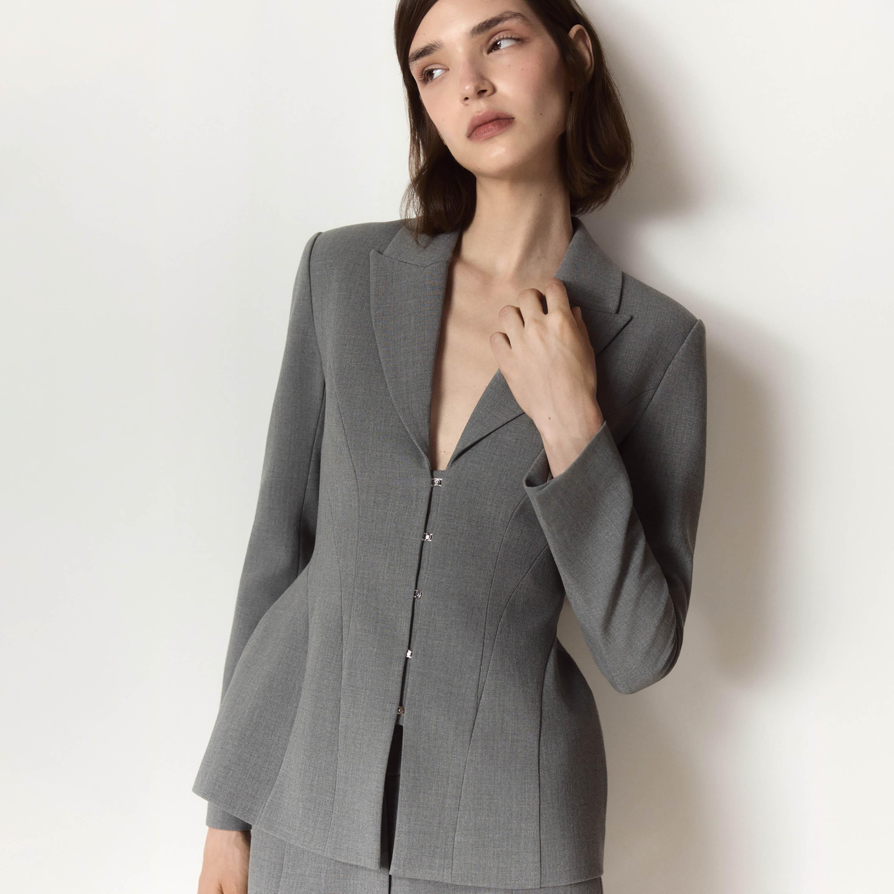 بلازر حريمي رمادي بياقة مطوية من ليتشي-women-clothing-coatsandjackets-blazers-image-3