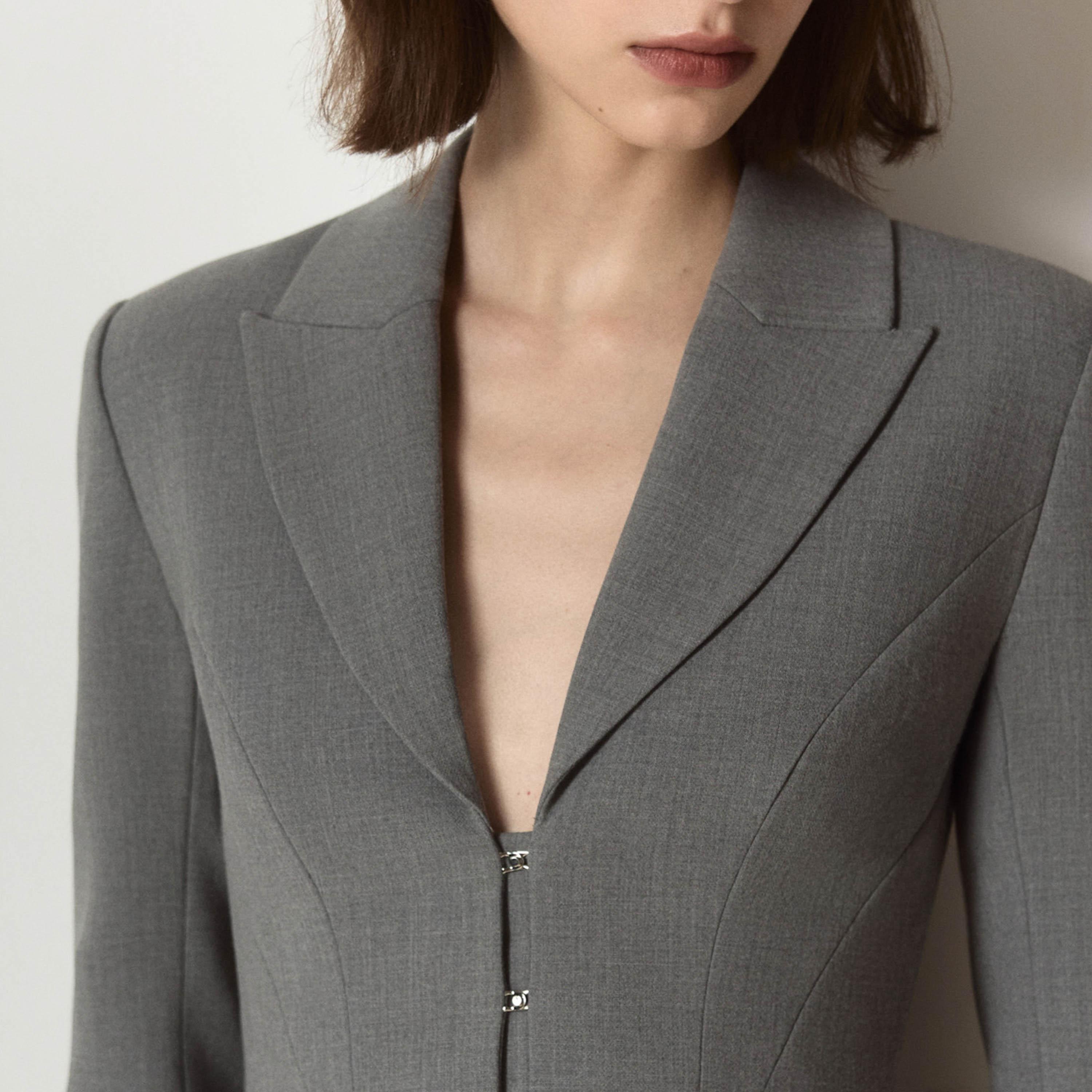 بلازر حريمي رمادي بياقة مطوية من ليتشي-women-clothing-coatsandjackets-blazers-image-4