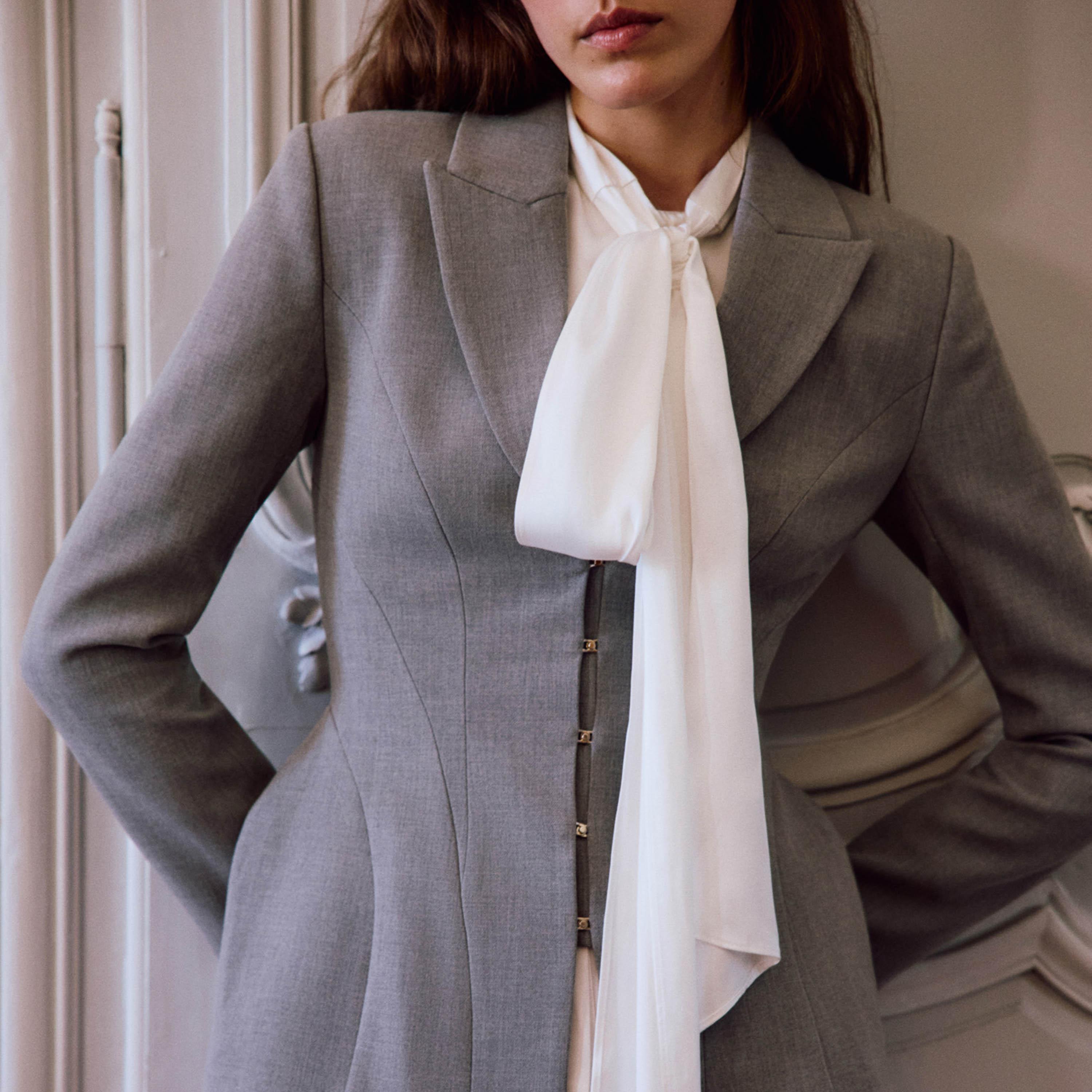 بلازر حريمي رمادي بياقة مطوية من ليتشي-women-clothing-coatsandjackets-blazers-image-5