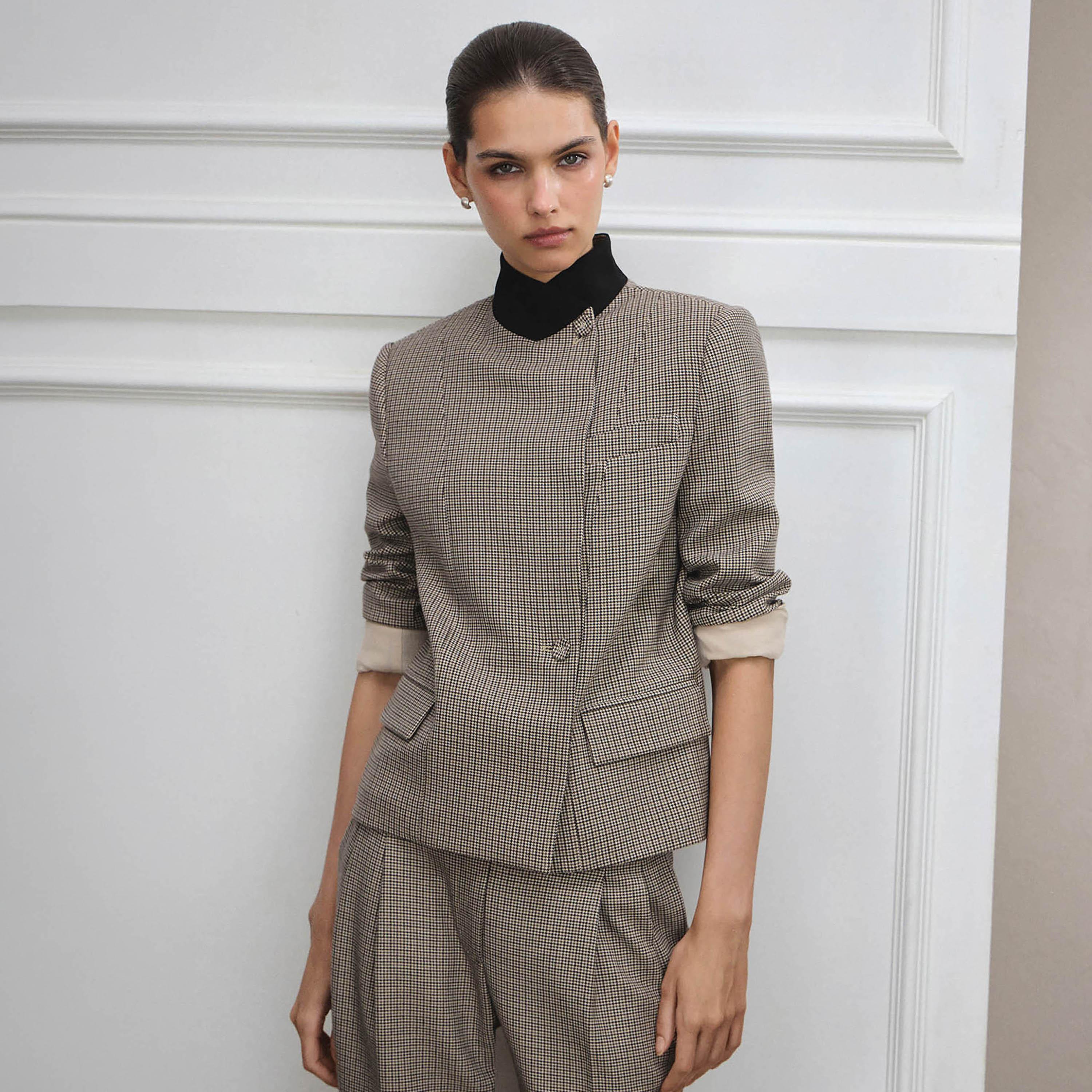 جاكيت حريمي بني بنقشة هاوندزتوث بياقة مرتفعة من ليتشي-women-winterwear-coatsandjackets-jackets-image-1