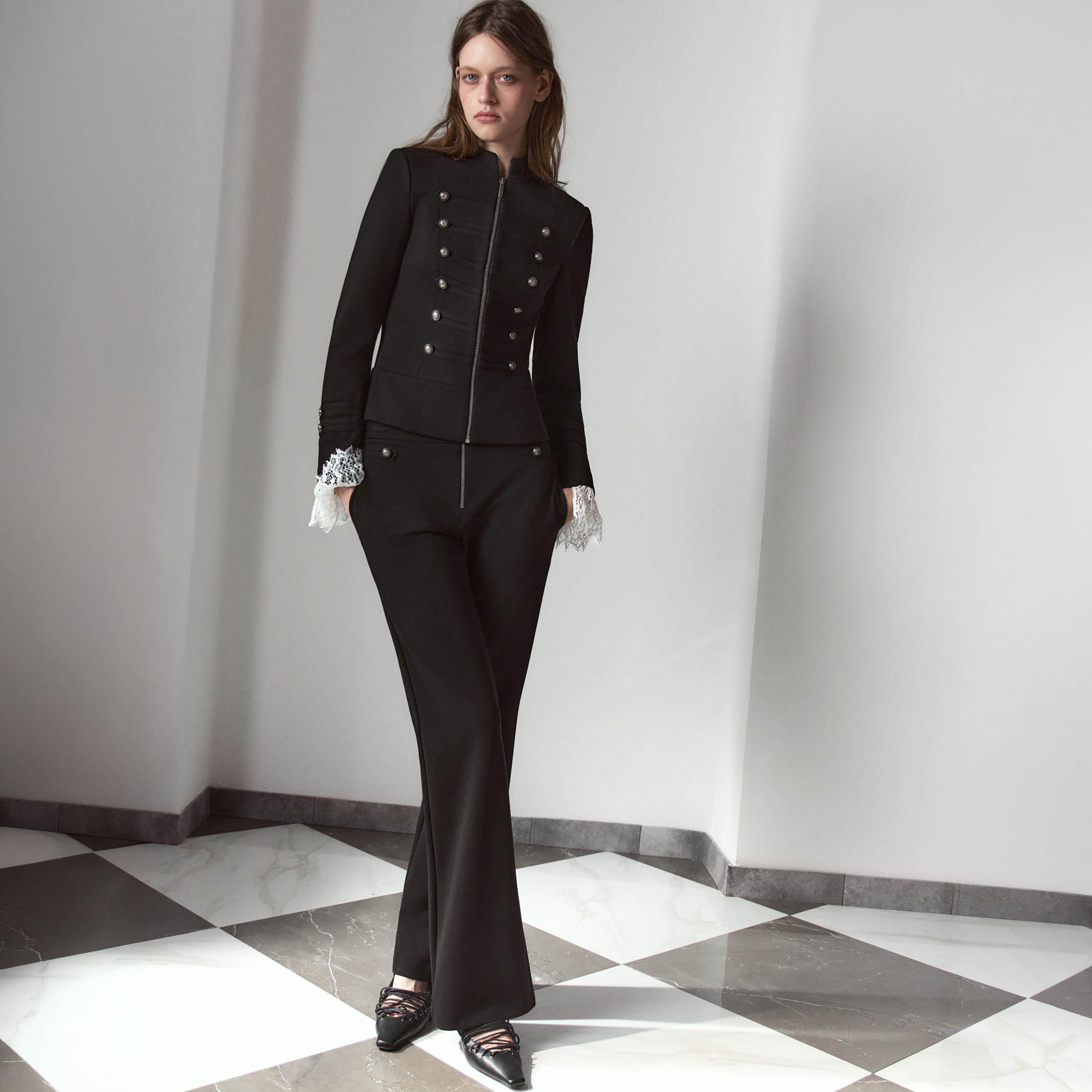 جاكيت حريمي أسود بياقة ماندرين من ليتشي-women-winterwear-coatsandjackets-jackets-image-2