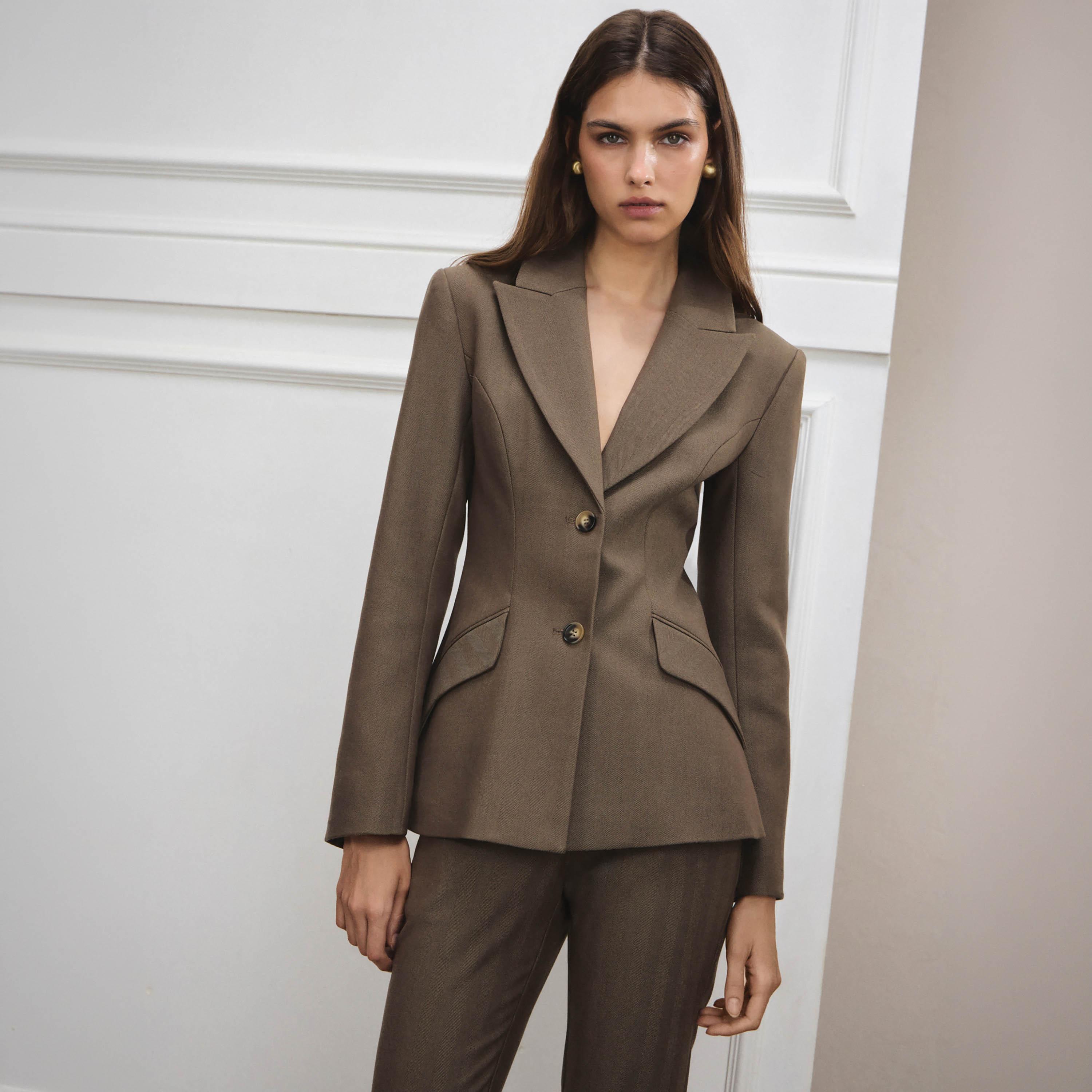 بلازر حريمي بني بياقة مطوية من ليتشي-women-clothing-coatsandjackets-blazers-image-1