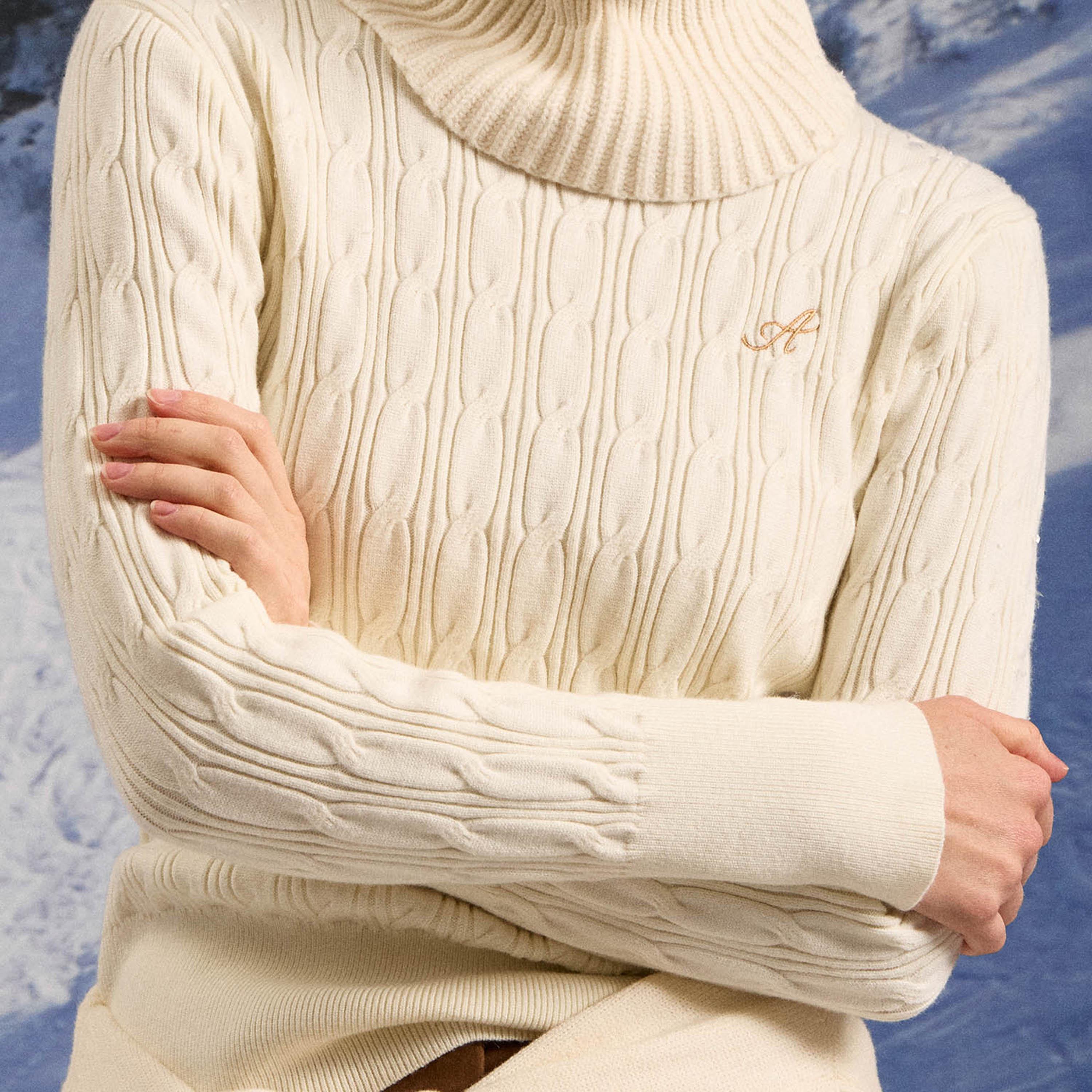 سويتر حريمي بنقشة ضفيرة محبوكة بلون الكريمه من ليتشي-women-winterwear-cardigansandjumpers-jumpers-image-3