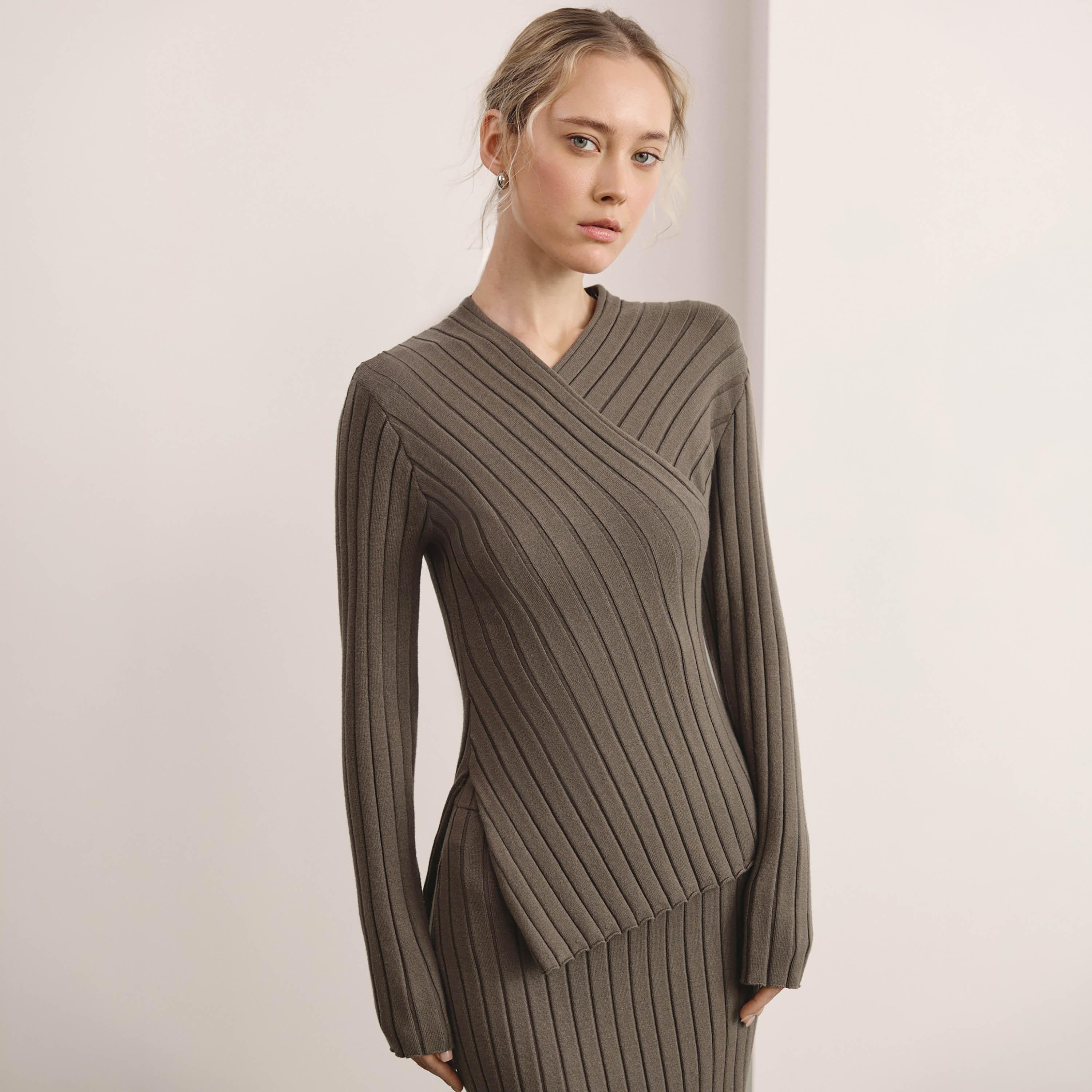 سويتر حريمي بتريكو مضلع وفتحة رقبة ملتفة من ليتشي-women-winterwear-cardigansandjumpers-jumpers-image-1