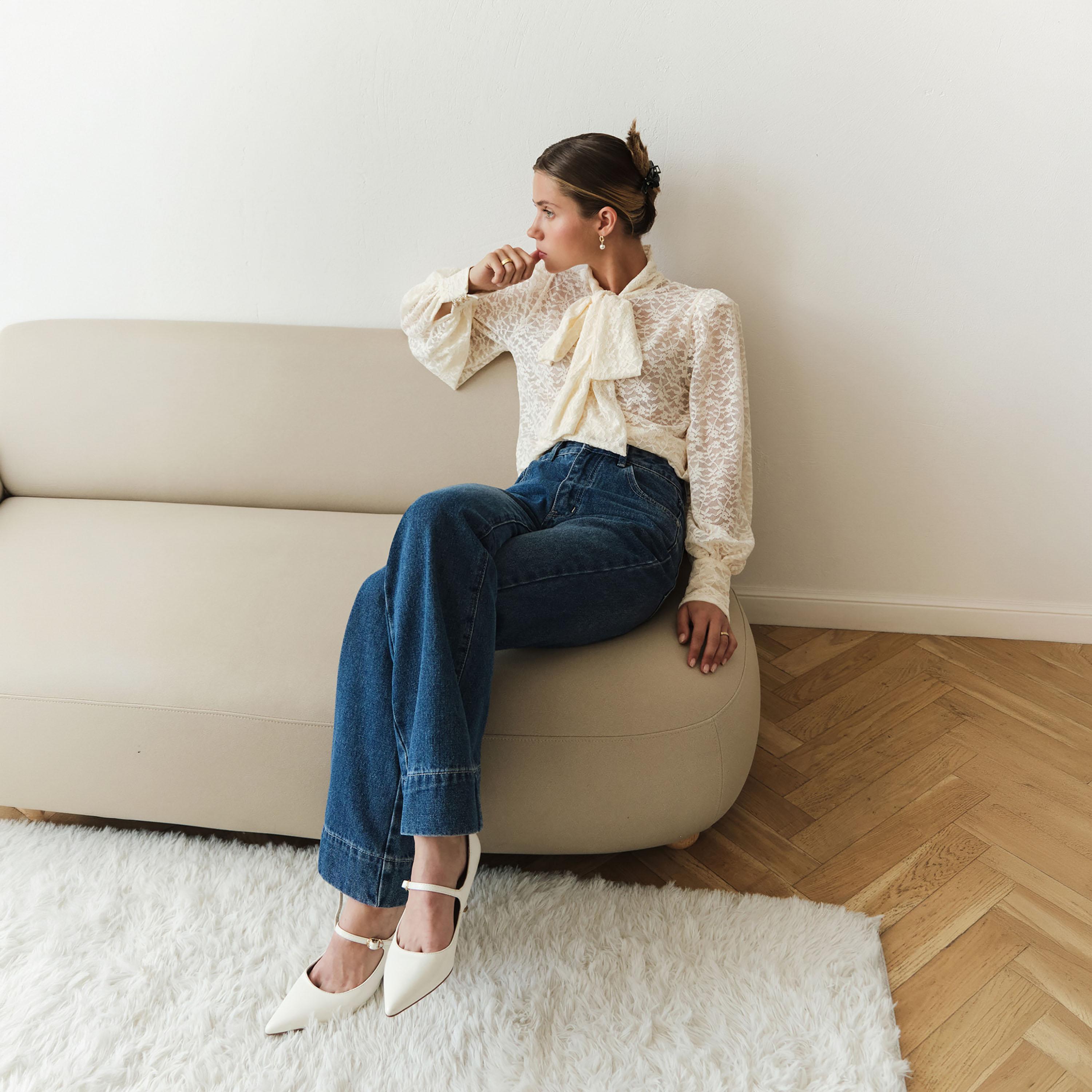 بنطال جينز نسائي بقصة مستقيمة بغسيل خفيف باللون الأزرق من ليتشي-women-clothing-bottoms-jeans-image-3