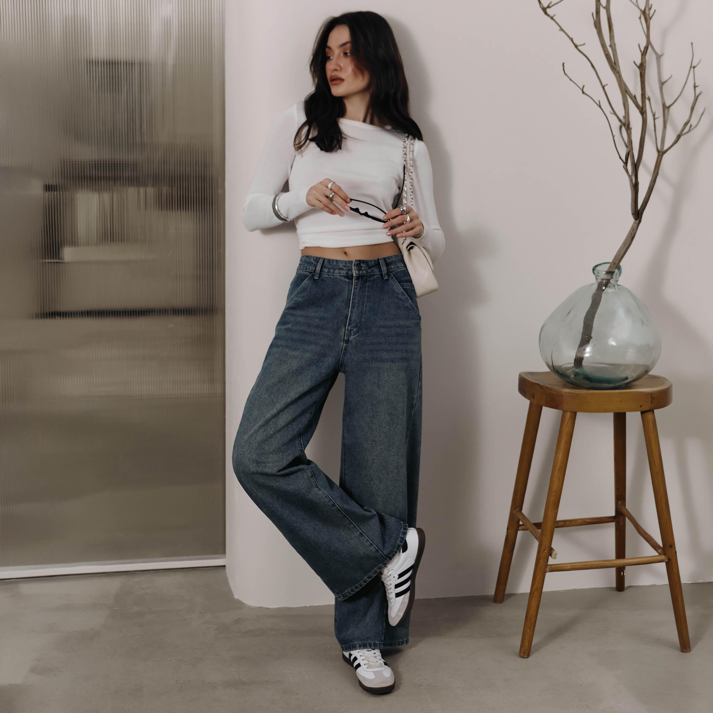 بنطال جينز نسائي بقصة أرجل واسعة بغسيل خفيف باللون الأزرق من ليتشي-women-clothing-bottoms-jeans-image-2