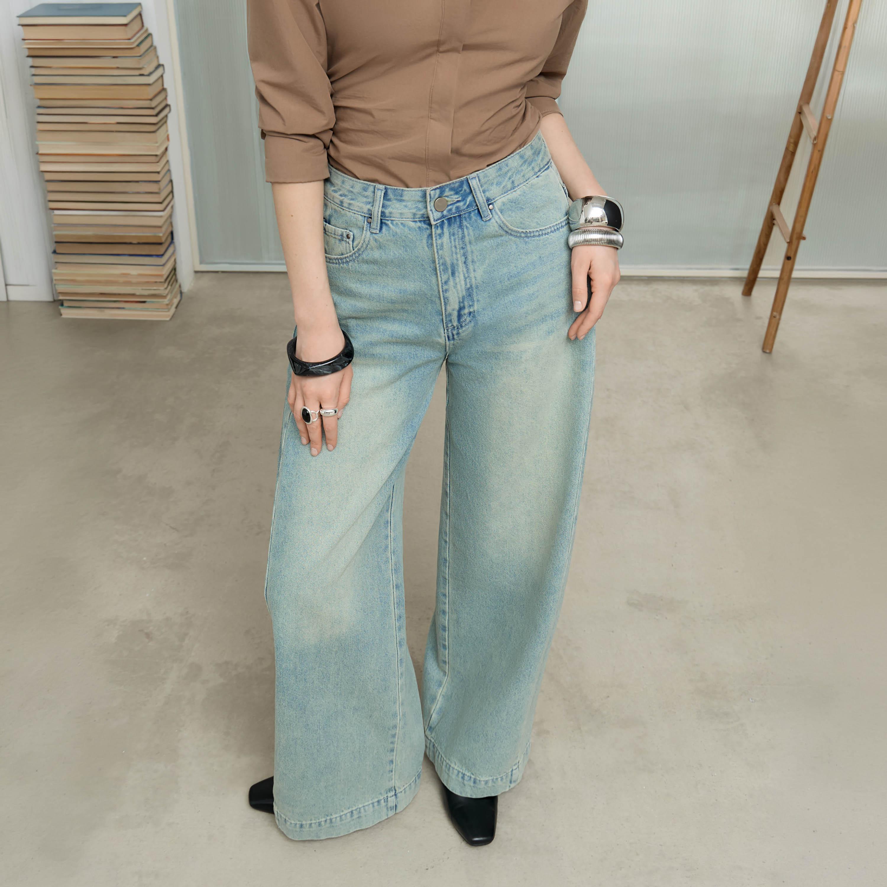 بنطال جينز نسائي بقصة أرجل واسعة بغسيل خفيف باللون الأزرق من ليتشي-women-clothing-bottoms-jeans-image-1