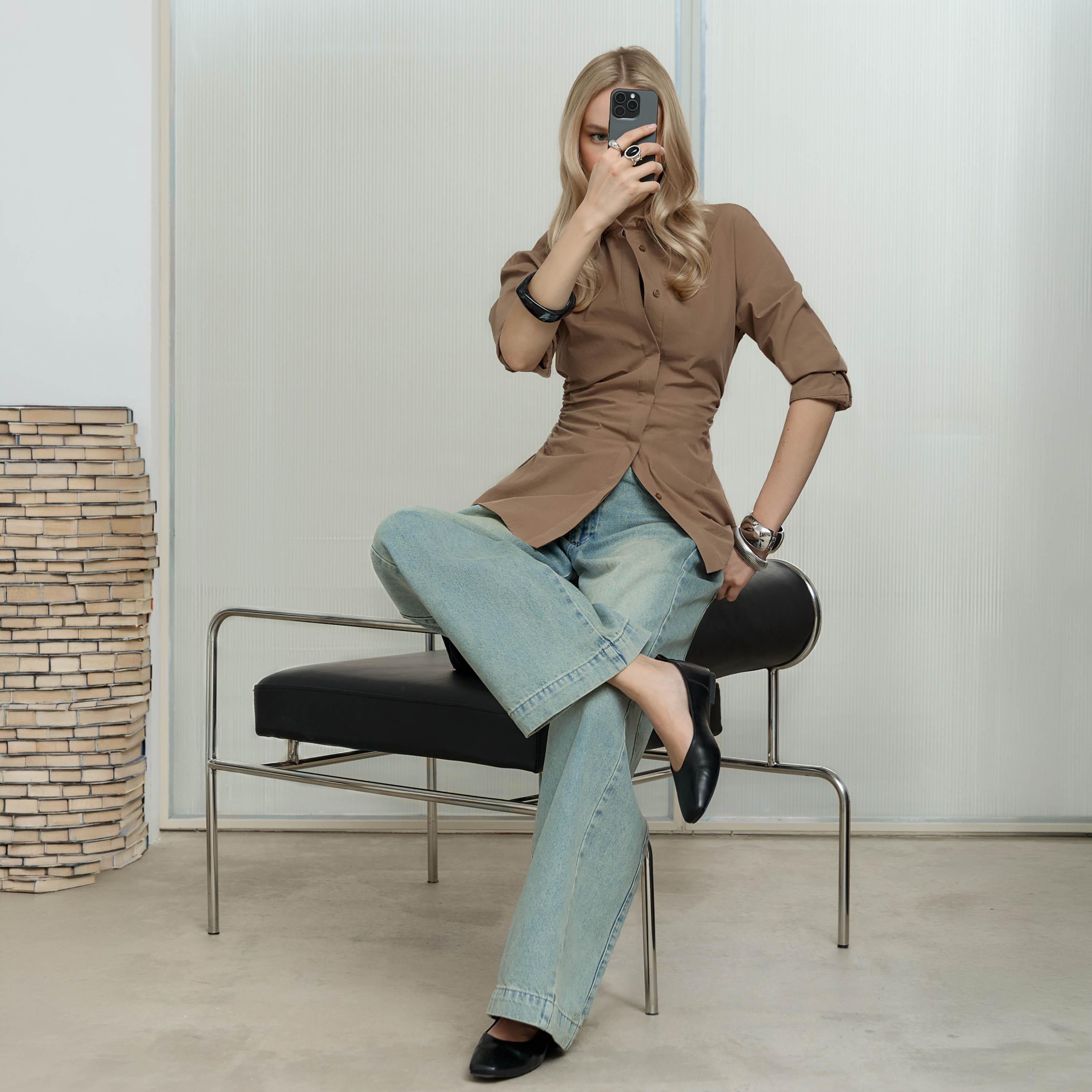 بنطال جينز نسائي بقصة أرجل واسعة بغسيل خفيف باللون الأزرق من ليتشي-women-clothing-bottoms-jeans-image-3
