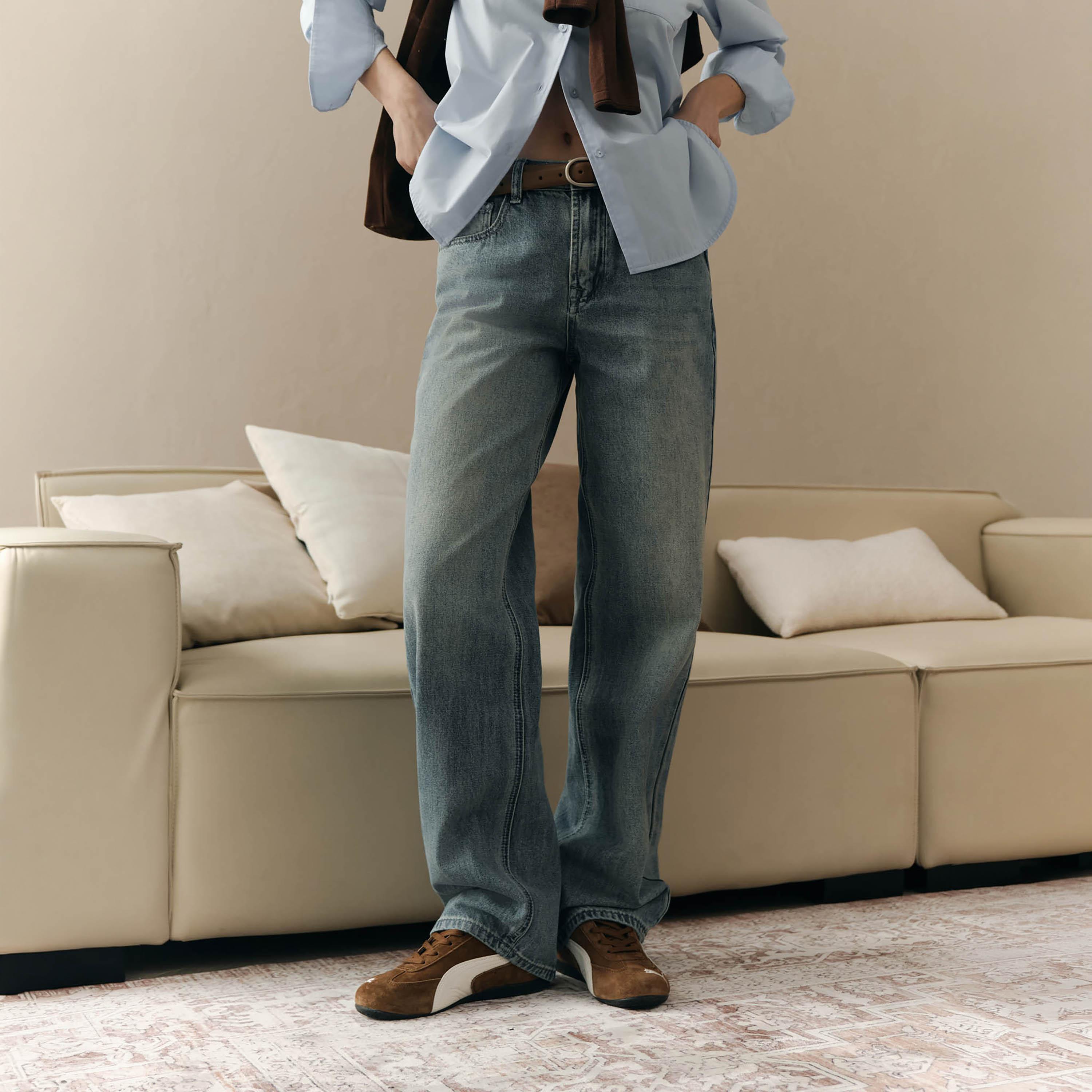 بنطال جينز نسائي بقصة مستقيمة بغسيل خفيف من ليتشي-women-clothing-bottoms-jeans-image-1