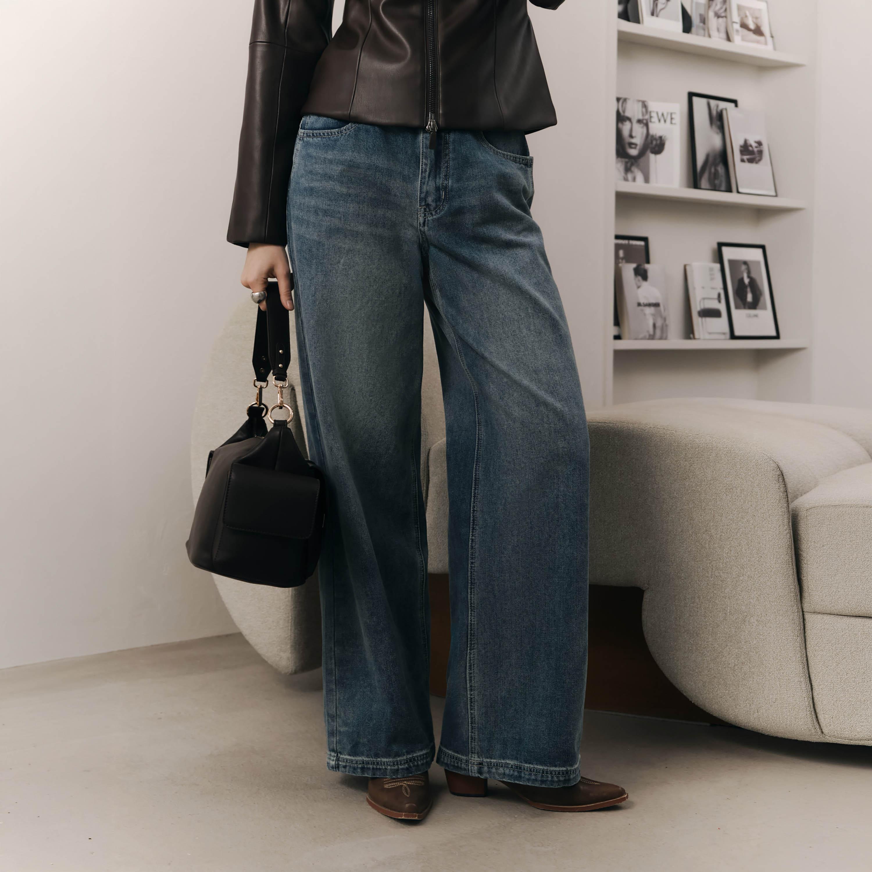 بنطال جينز نسائي كلوش (فليرد) بغسيل خفيف من ليتشي-women-clothing-bottoms-jeans-image-1