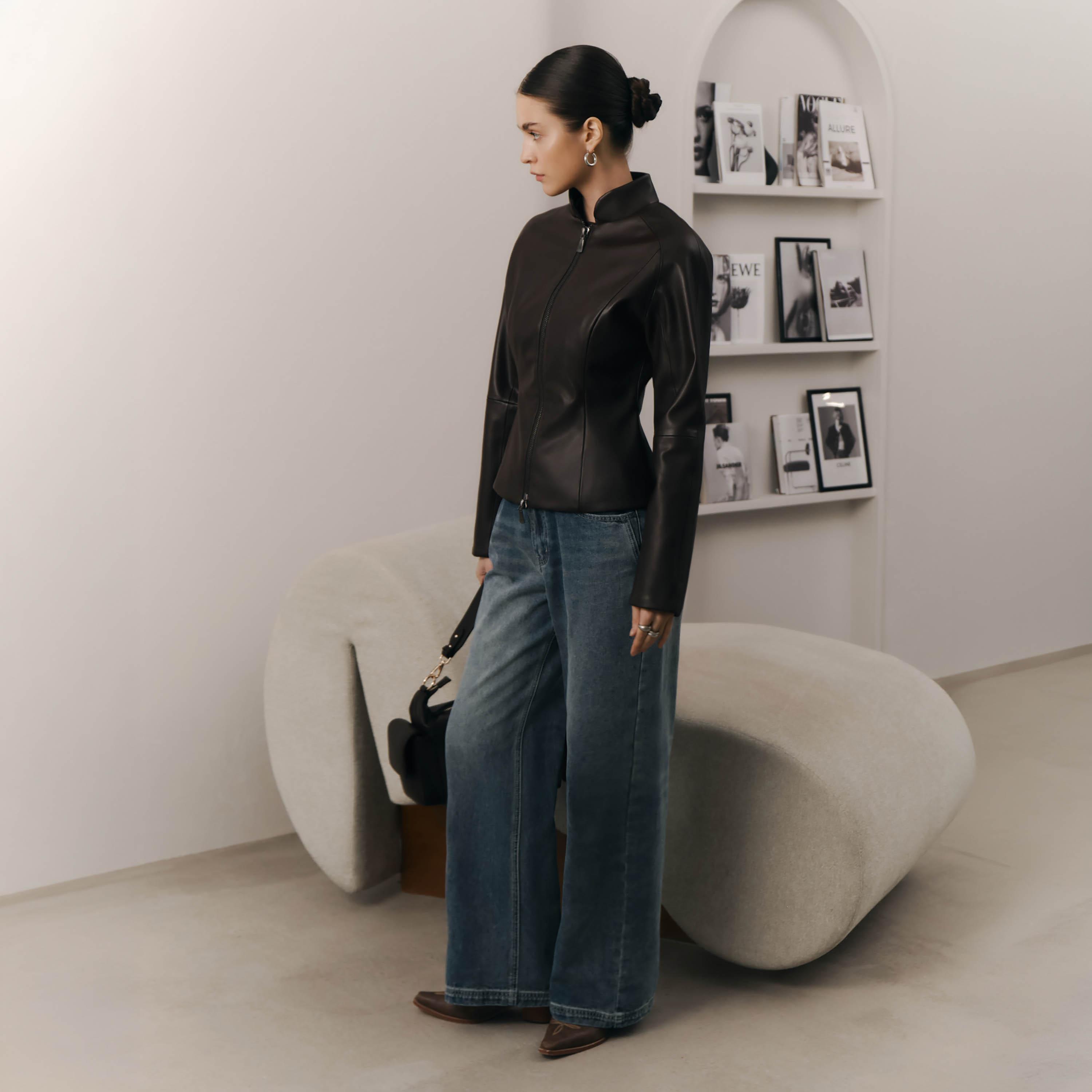 بنطال جينز نسائي كلوش (فليرد) بغسيل خفيف من ليتشي-women-clothing-bottoms-jeans-image-3