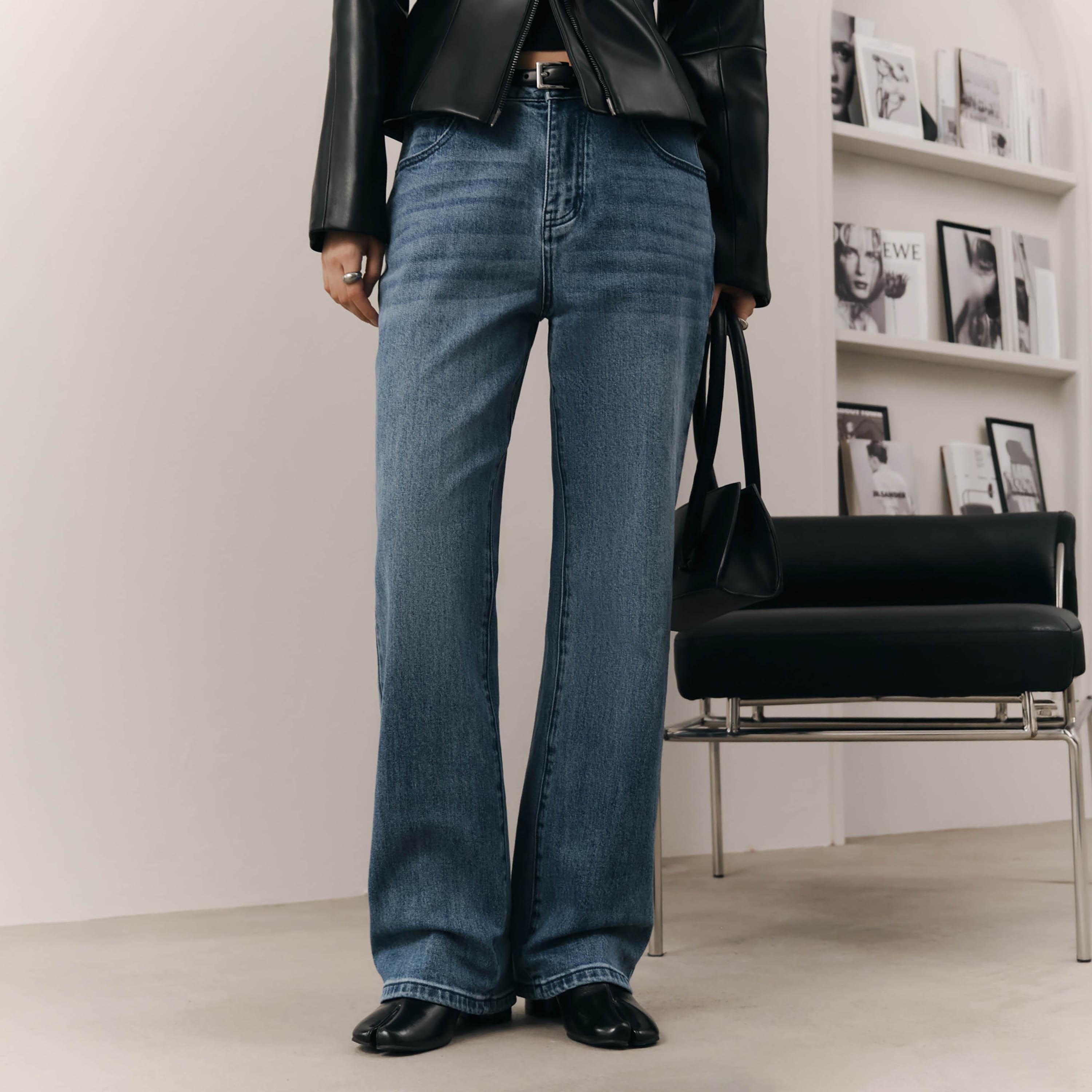 بنطال جينز نسائي بقصة مستقيمة بغسيل خفيف من ليتشي-women-clothing-bottoms-jeans-image-1