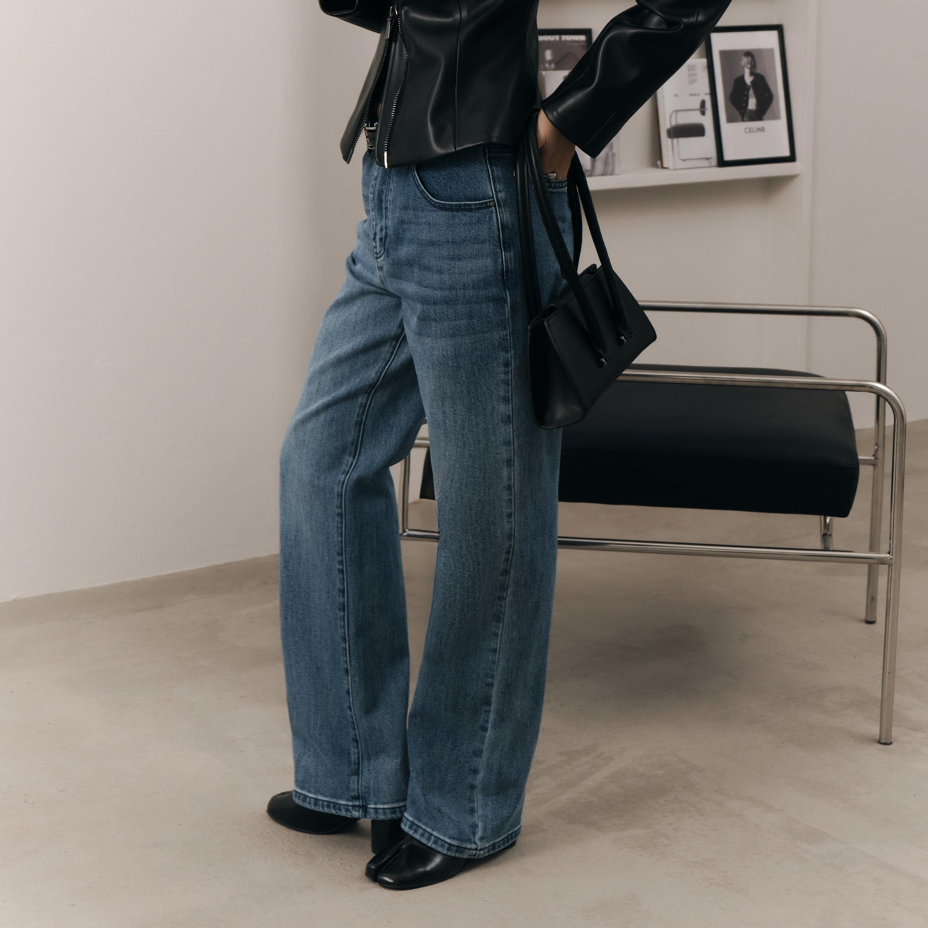 بنطال جينز نسائي بقصة مستقيمة بغسيل خفيف من ليتشي-women-clothing-bottoms-jeans-image-4