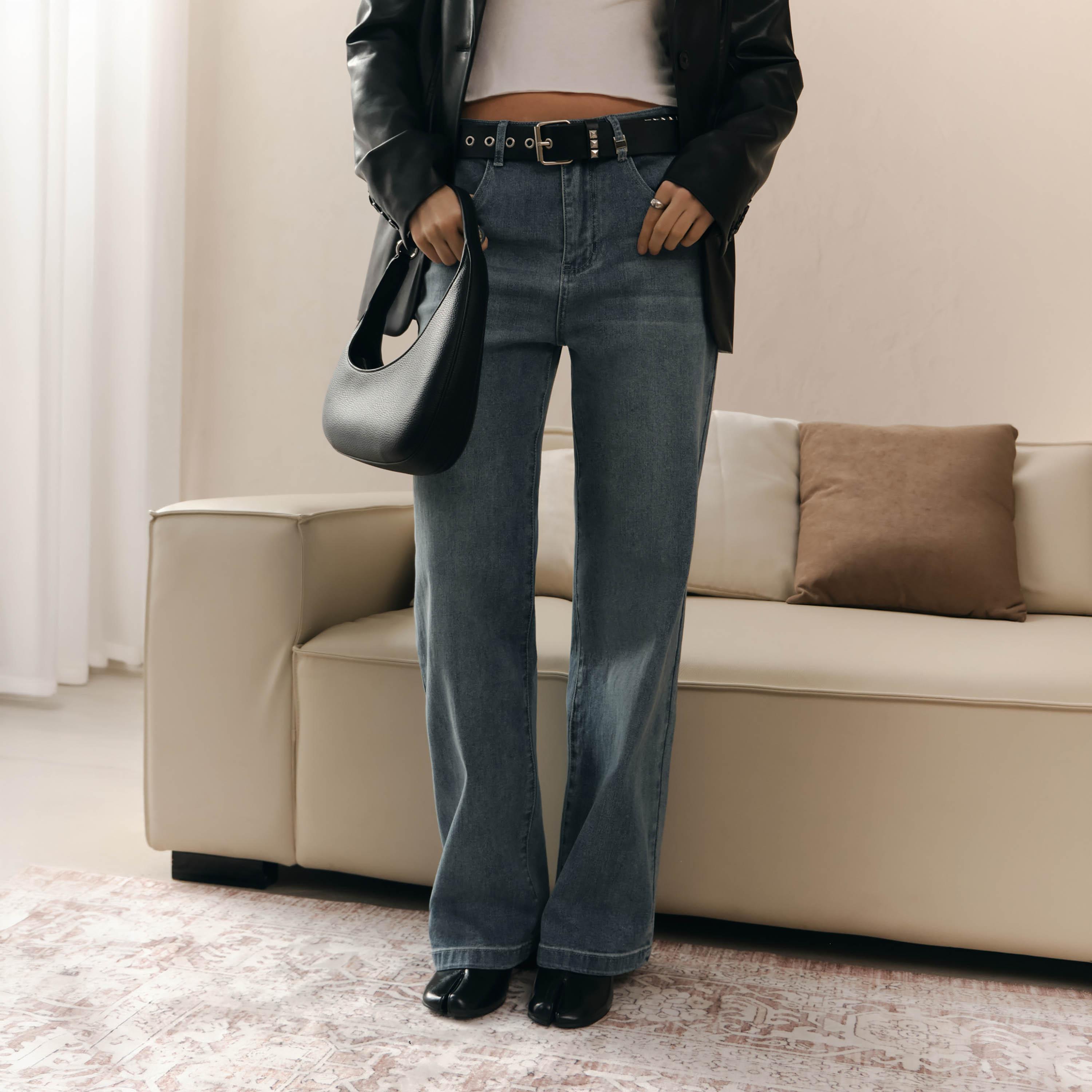 بنطال جينز نسائي بقصة مستقيمة بغسيل خفيف من ليتشي-women-clothing-bottoms-jeans-image-1
