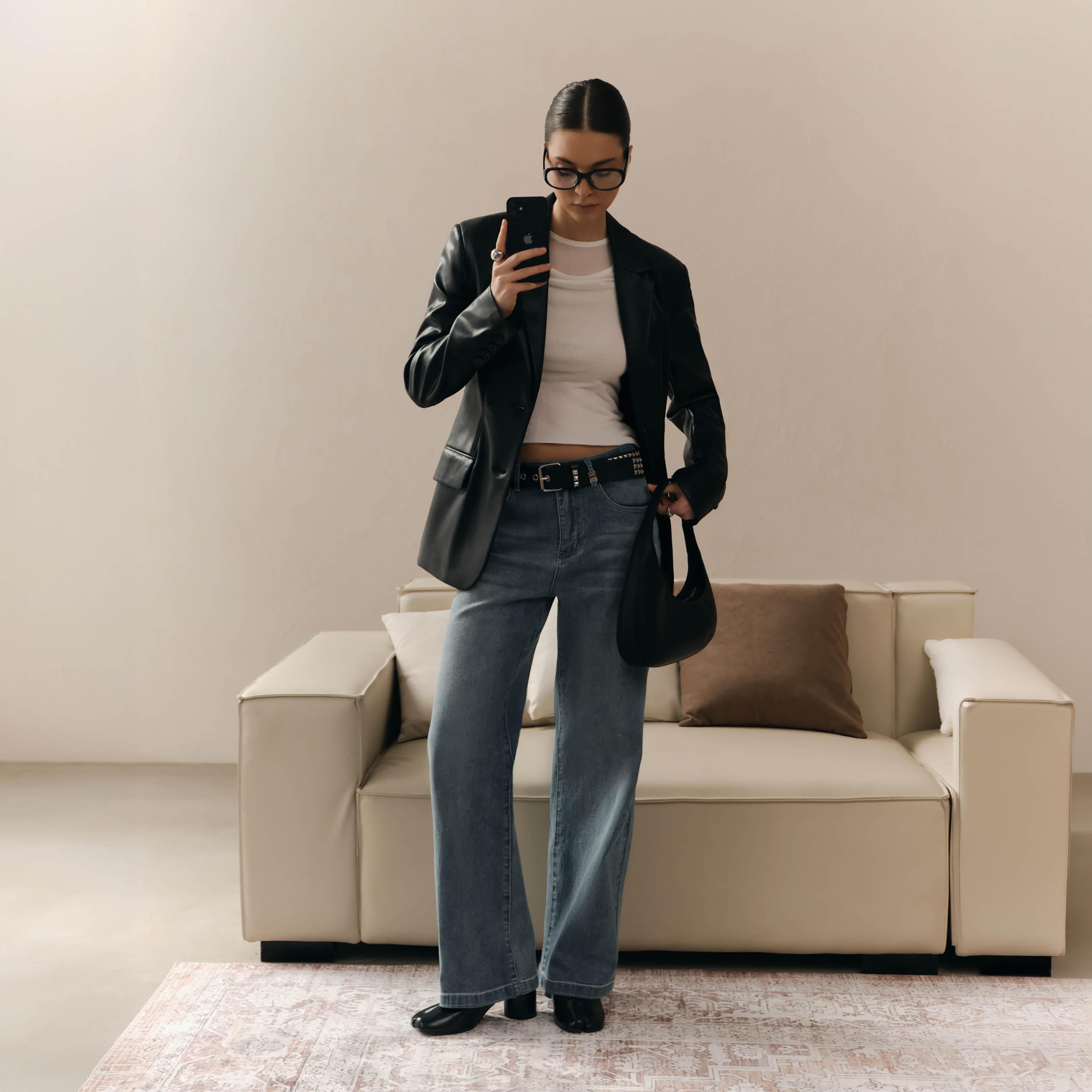 بنطال جينز نسائي بقصة مستقيمة بغسيل خفيف من ليتشي-women-clothing-bottoms-jeans-image-2