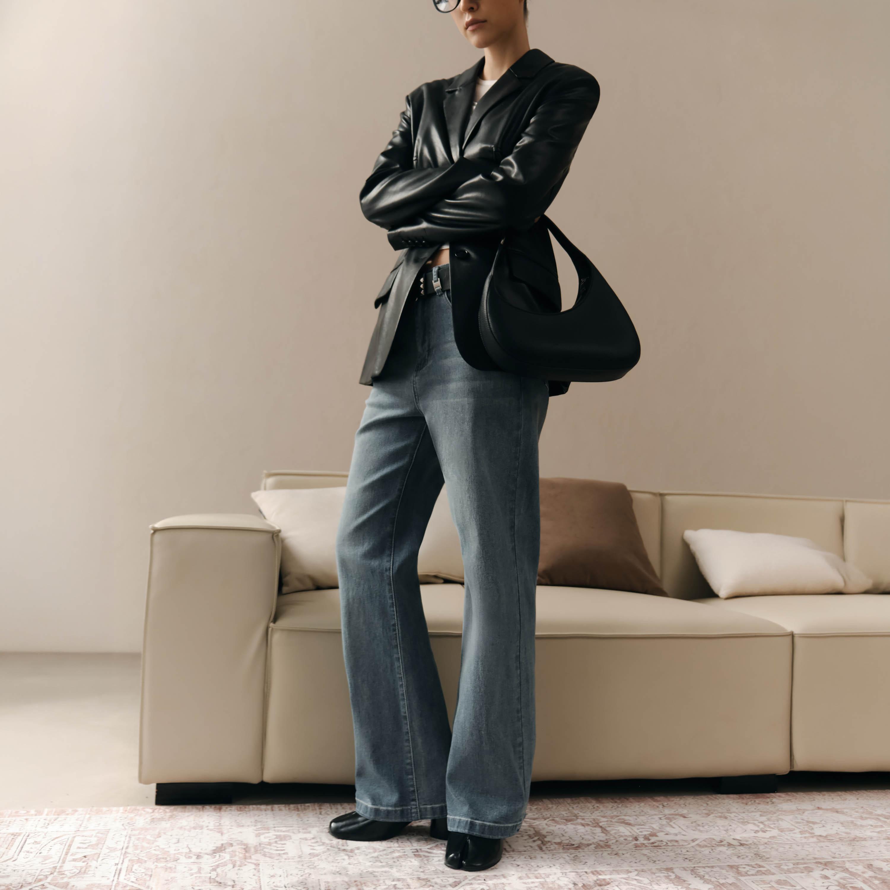 بنطال جينز نسائي بقصة مستقيمة بغسيل خفيف من ليتشي-women-clothing-bottoms-jeans-image-3